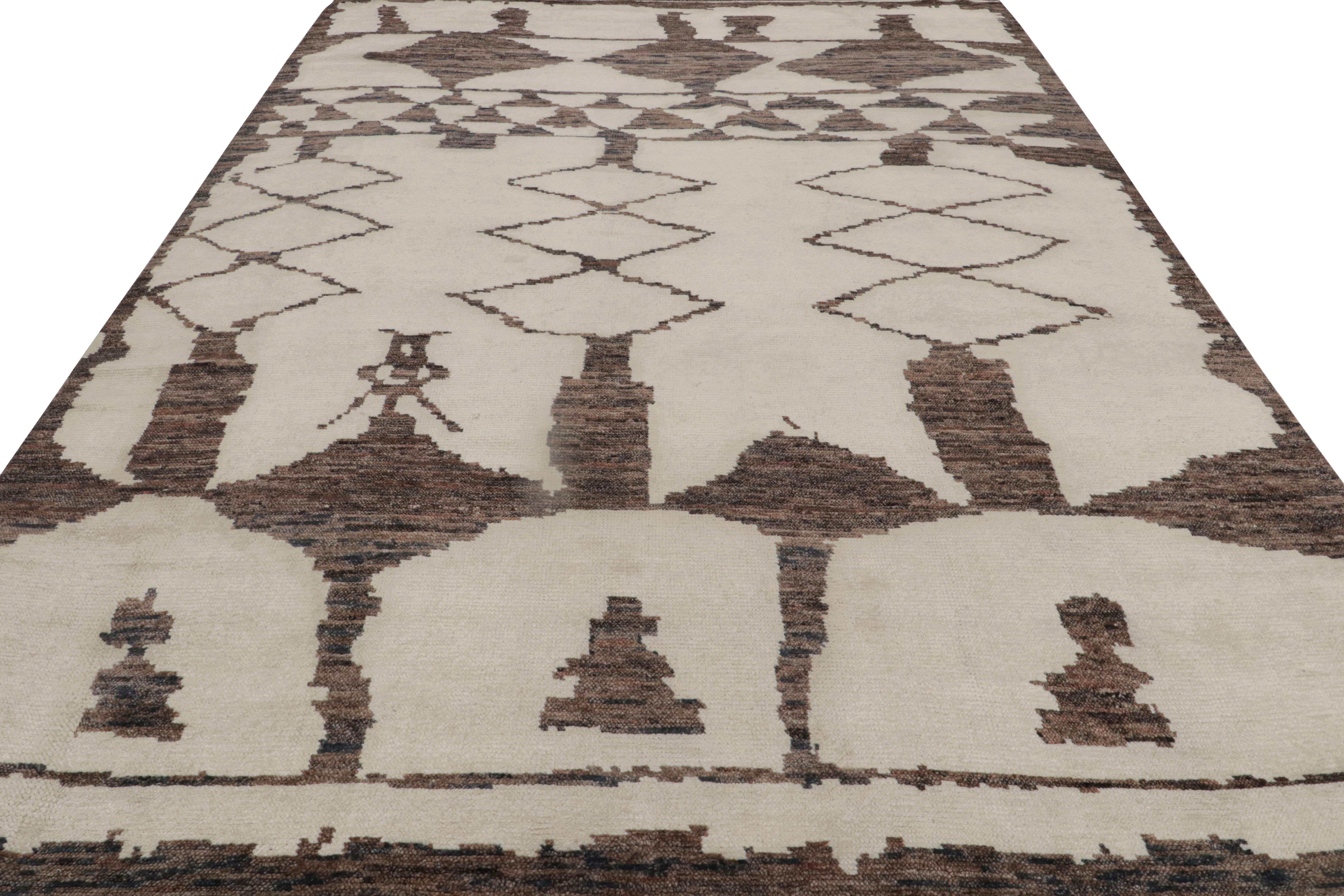 Modern Rug & Kilim’s Geometric  Moroccan Style Rug in Beige-Brown For Sale