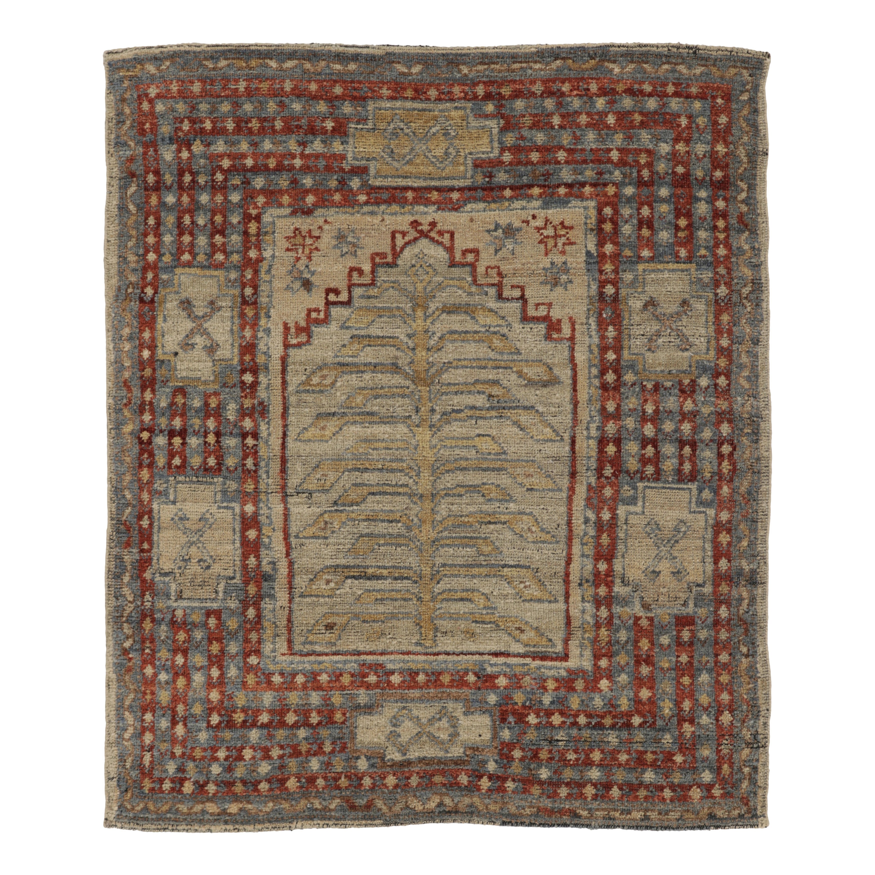 Alfombra inspirada en Ghiordes de Rug 
Kilim en diseño tradicional beige y rojo