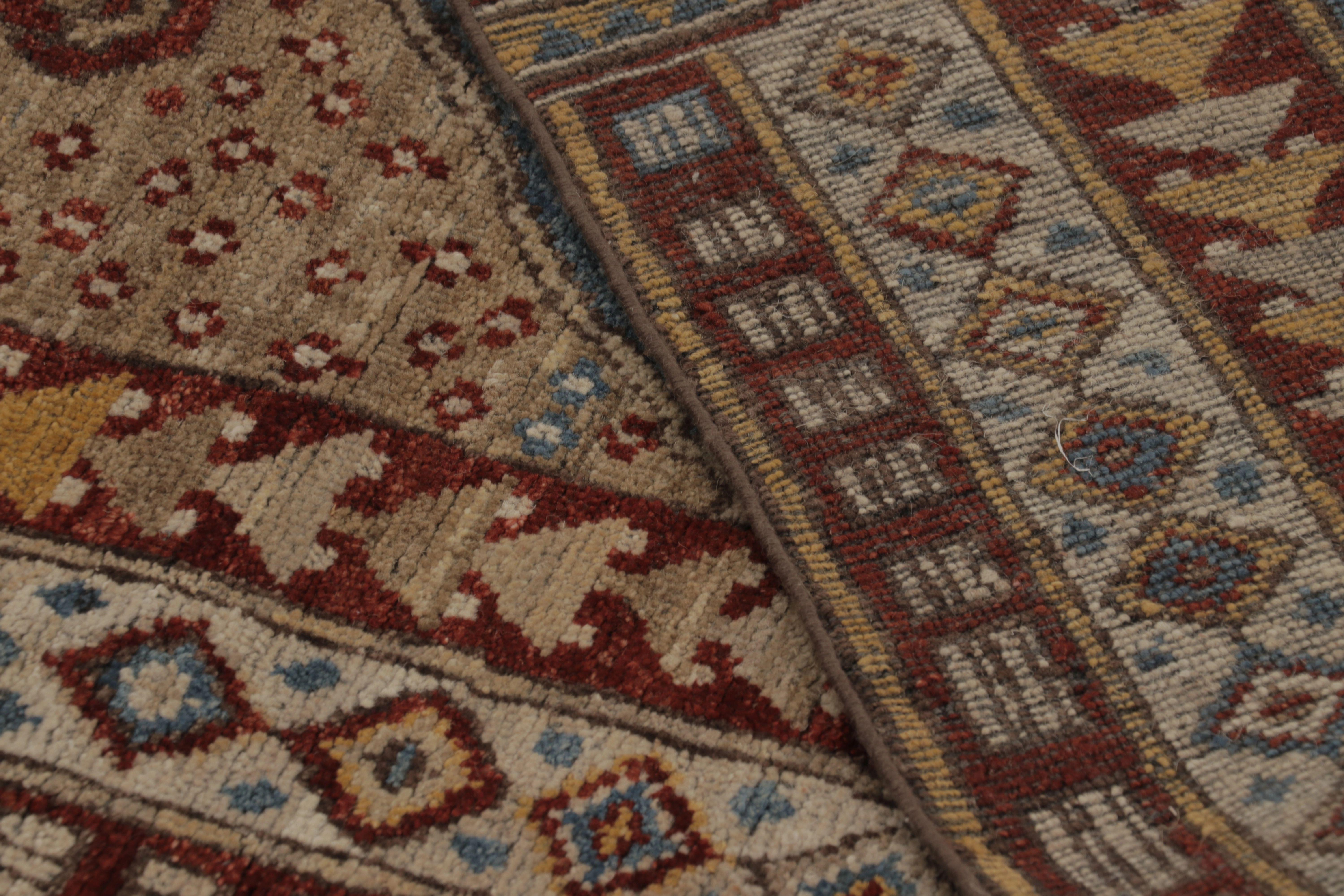 Rug & Kilim's Ghiordes inspirierter Teppich in tiefem Rot und Blau Traditionelles Design im Angebot 1