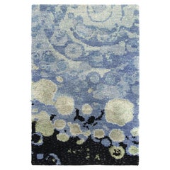 Rug & Kilim è un tappeto astratto blu con motivi geometrici in formato regalo