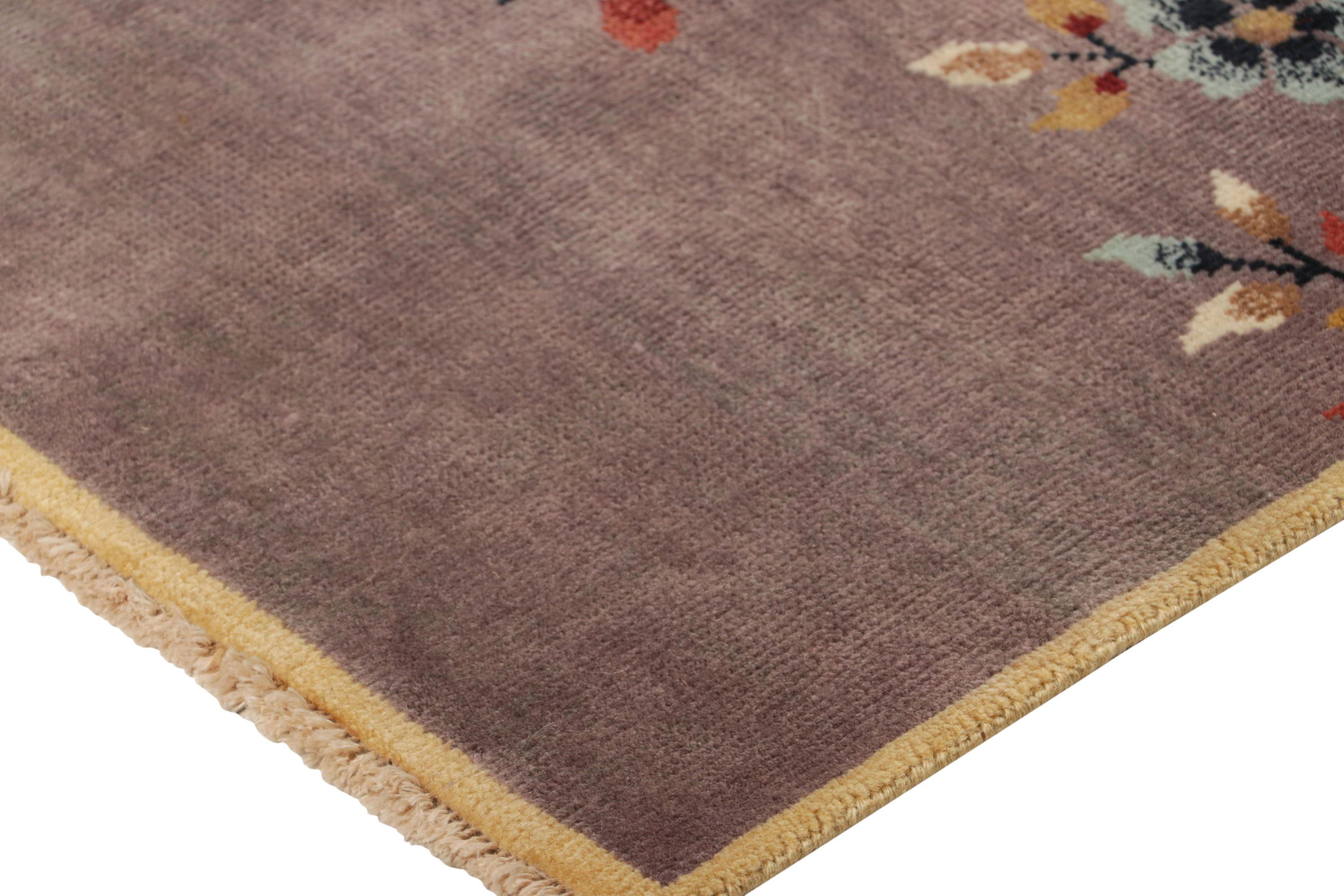 Rug & Kilim è un tappeto in stile Art Deco cinese in viola con motivi floreali, in formato regalo. In condizioni Nuovo in vendita a Long Island City, NY