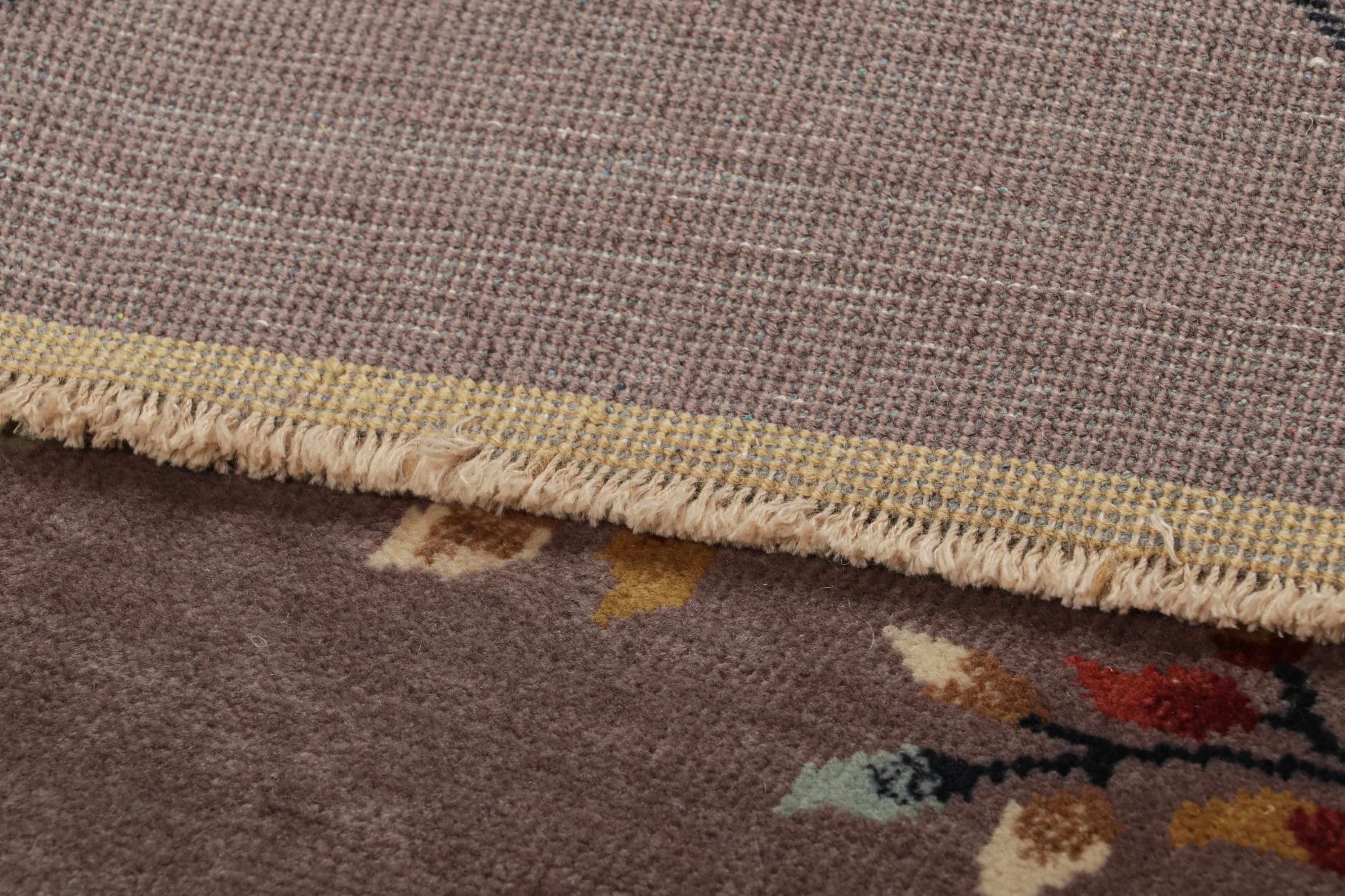 XXI secolo e contemporaneo Rug & Kilim è un tappeto in stile Art Deco cinese in viola con motivi floreali, in formato regalo. in vendita