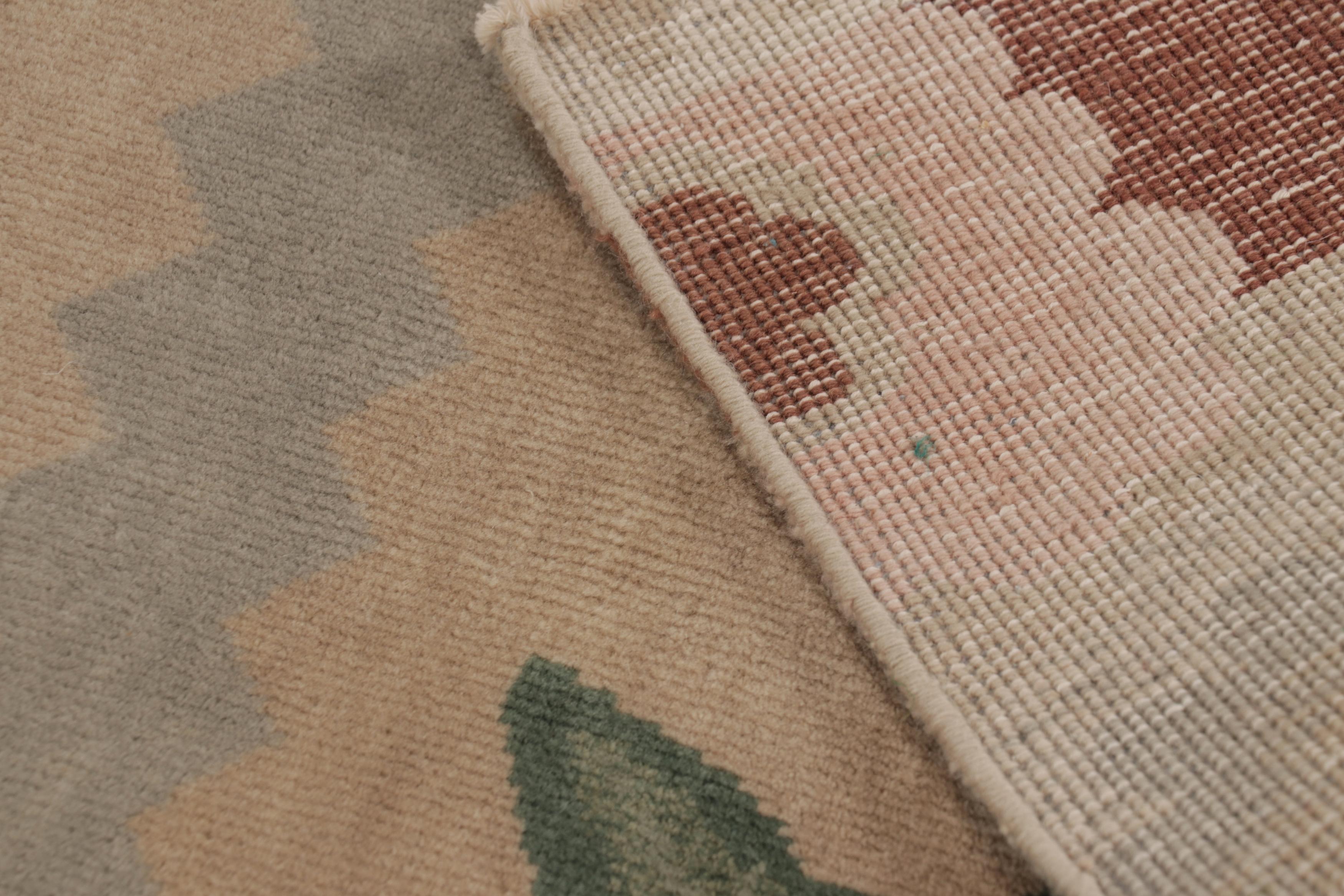 XXI secolo e contemporaneo Rug & Kilim è un tappeto cinese in stile Art Deco di colore grigio con motivi floreali, in formato regalo. in vendita