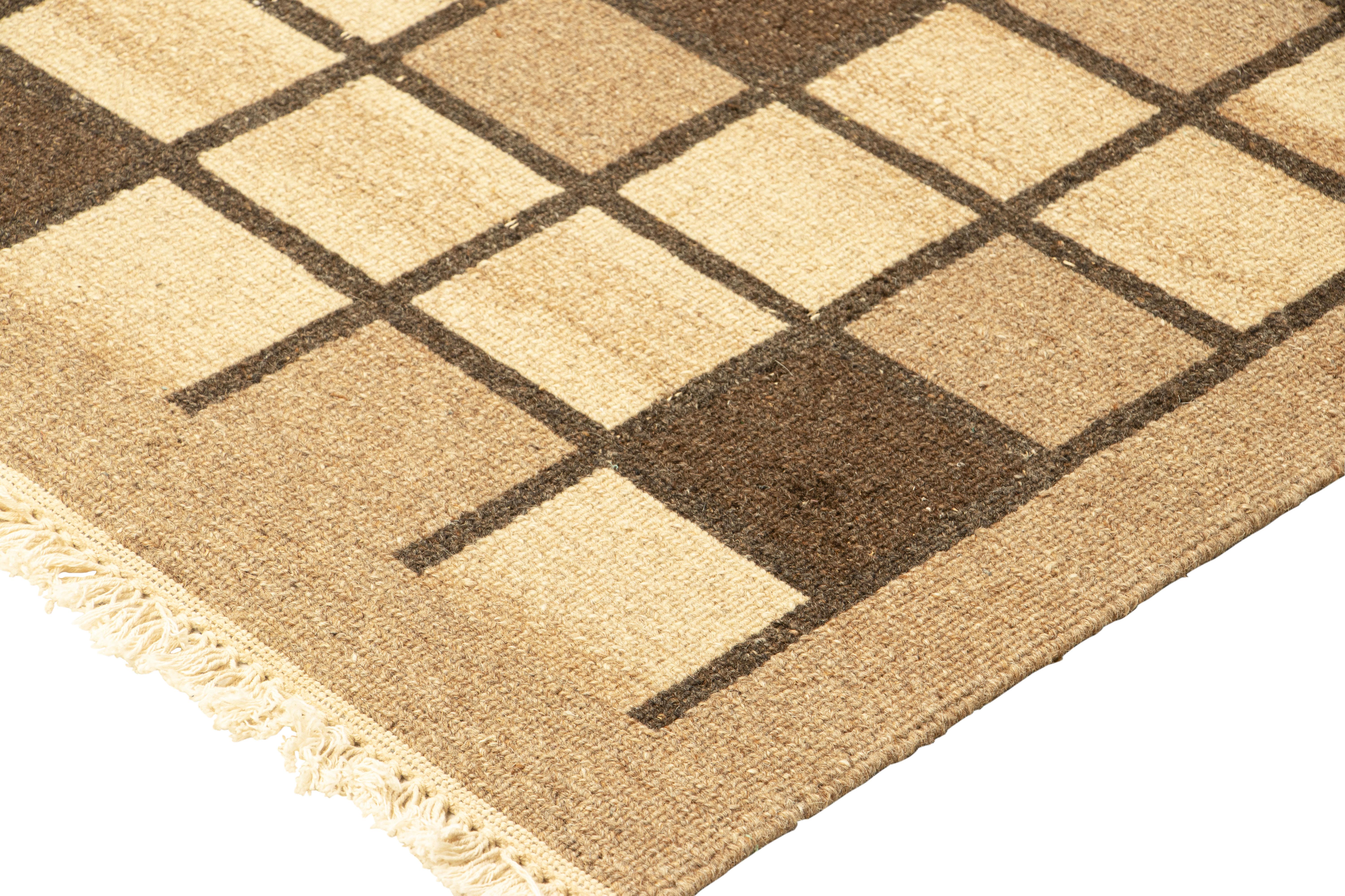Rug & Kilim’s Gift-Size Soumak Rug with Beige-Brown Geometric Pattern In New Condition For Sale In Long Island City, NY