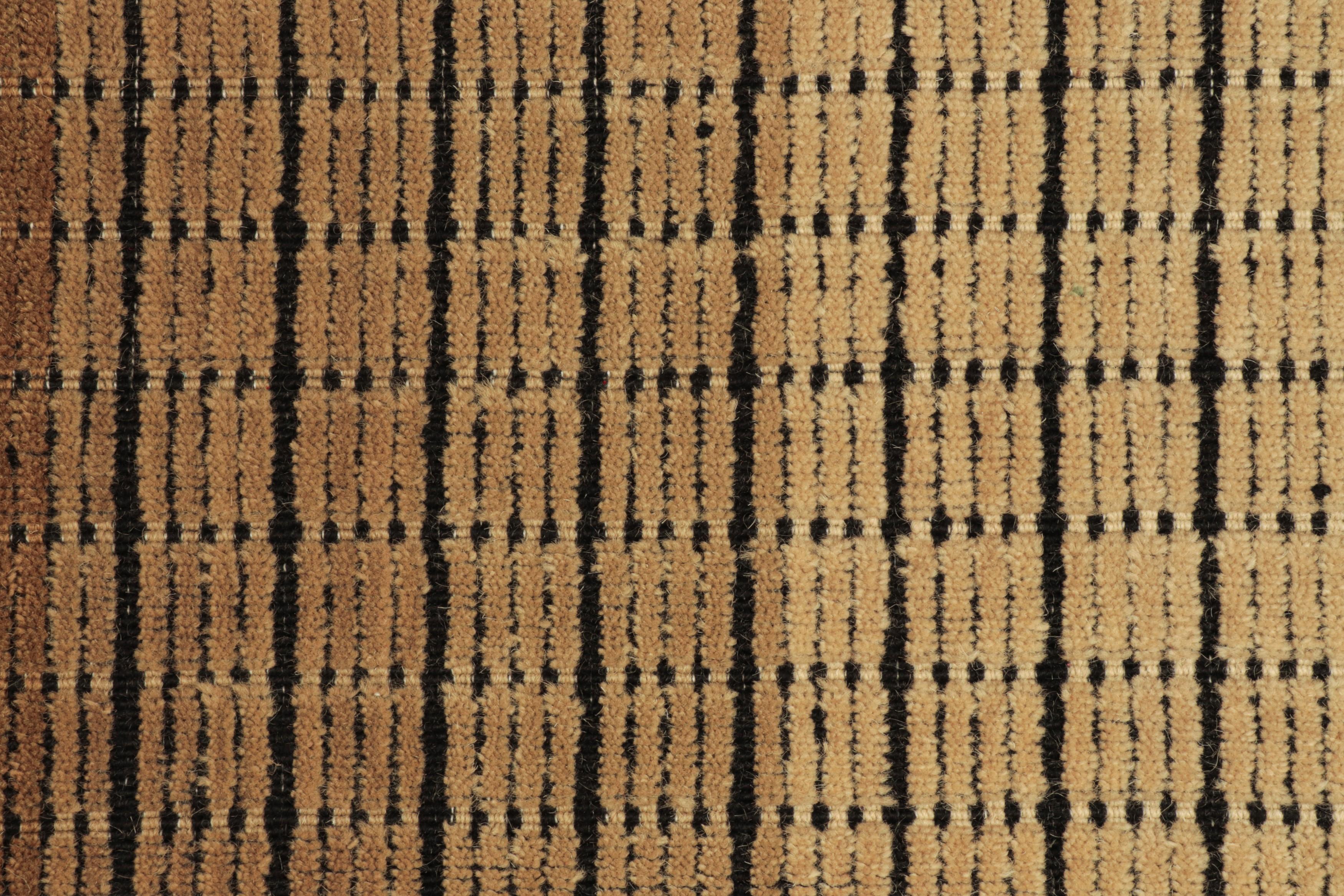 Rug & Kilim's Gradient Custom Rug Sample in Beige-Braun Ombre Grid (Moderne) im Angebot