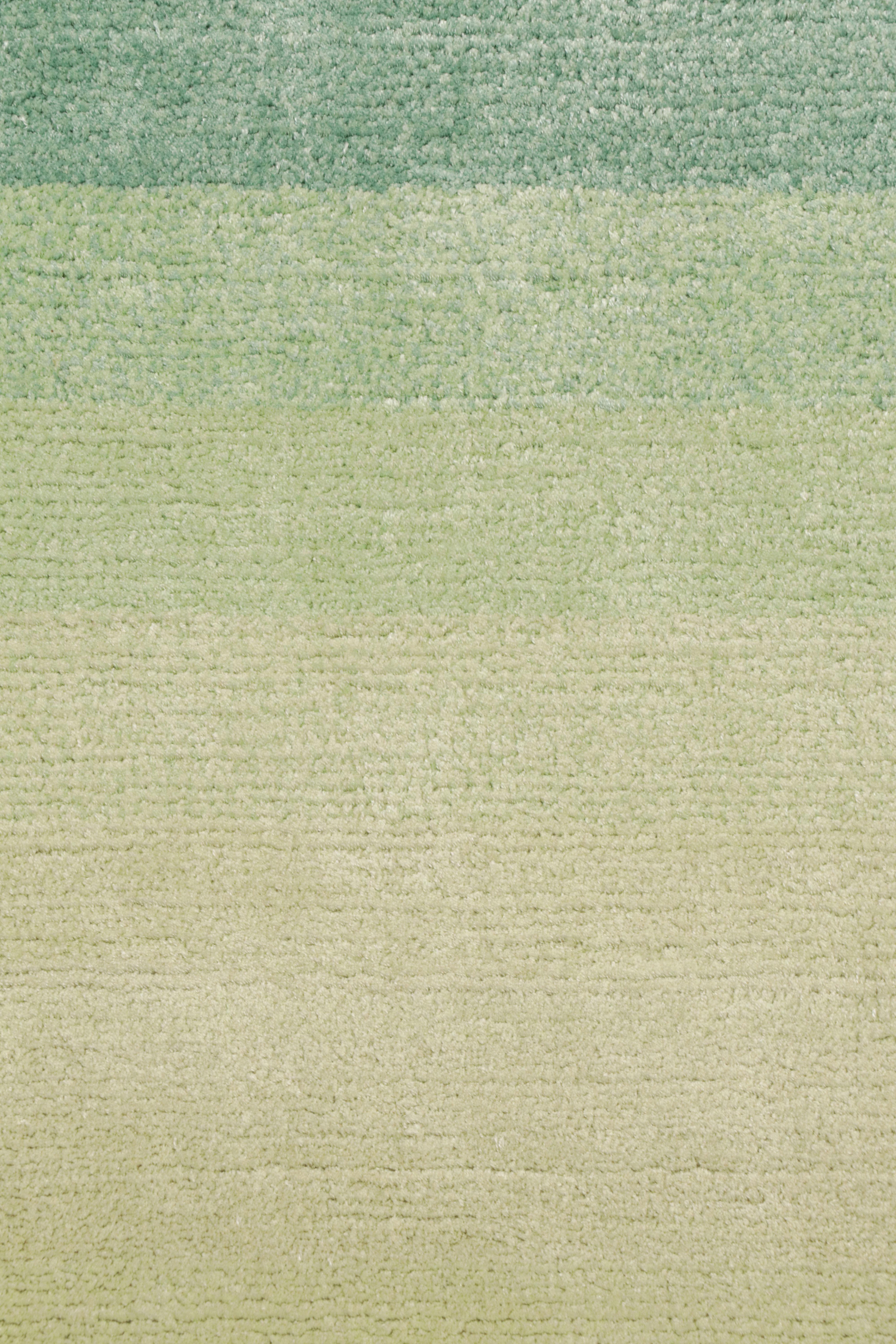 Muestra de alfombra personalizada Rug & Kilim con motivos geométricos en verde y azul Moderno en venta