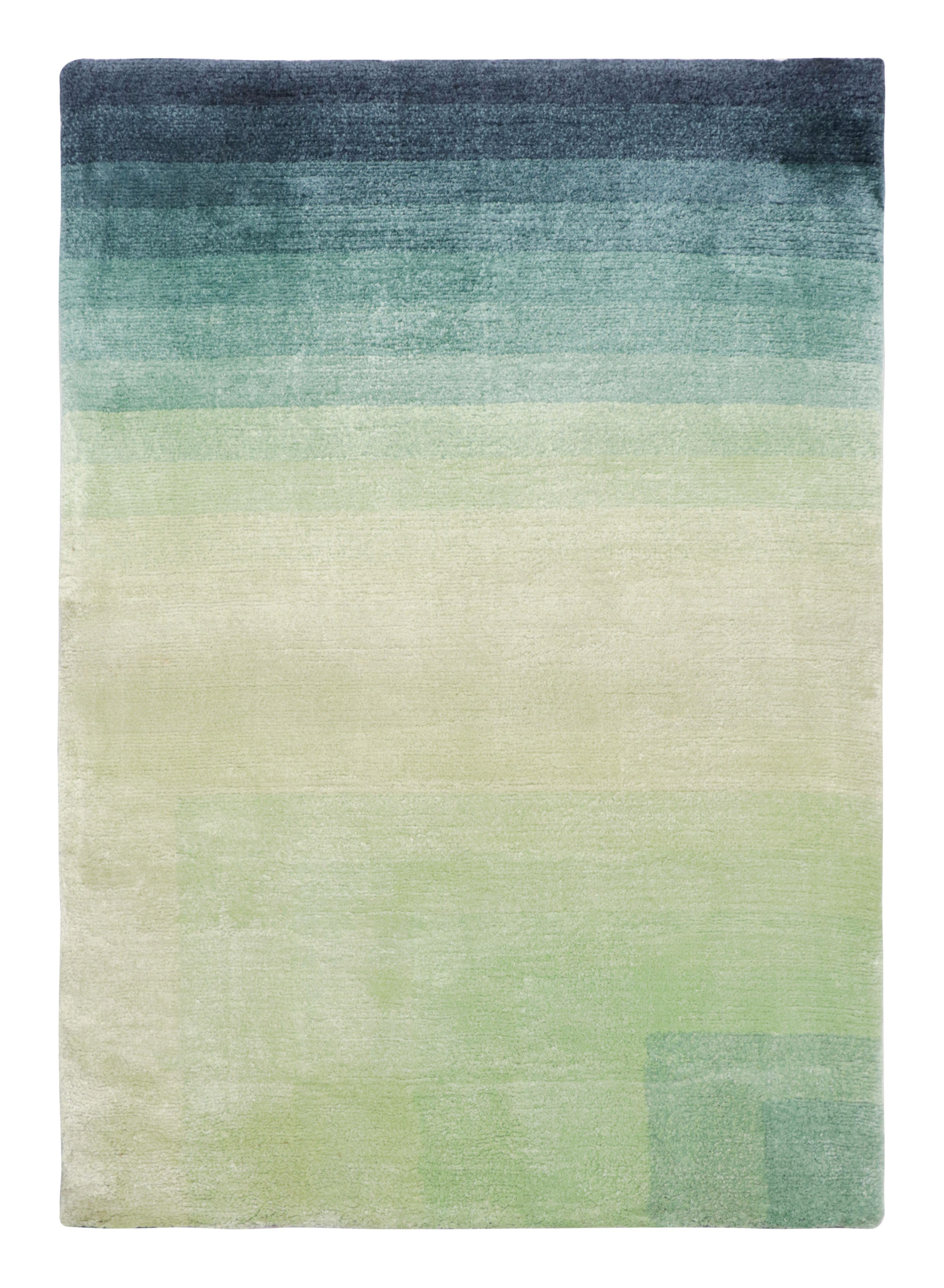 Muestra de alfombra personalizada Rug & Kilim con motivos geométricos en verde y azul Nepalés en venta
