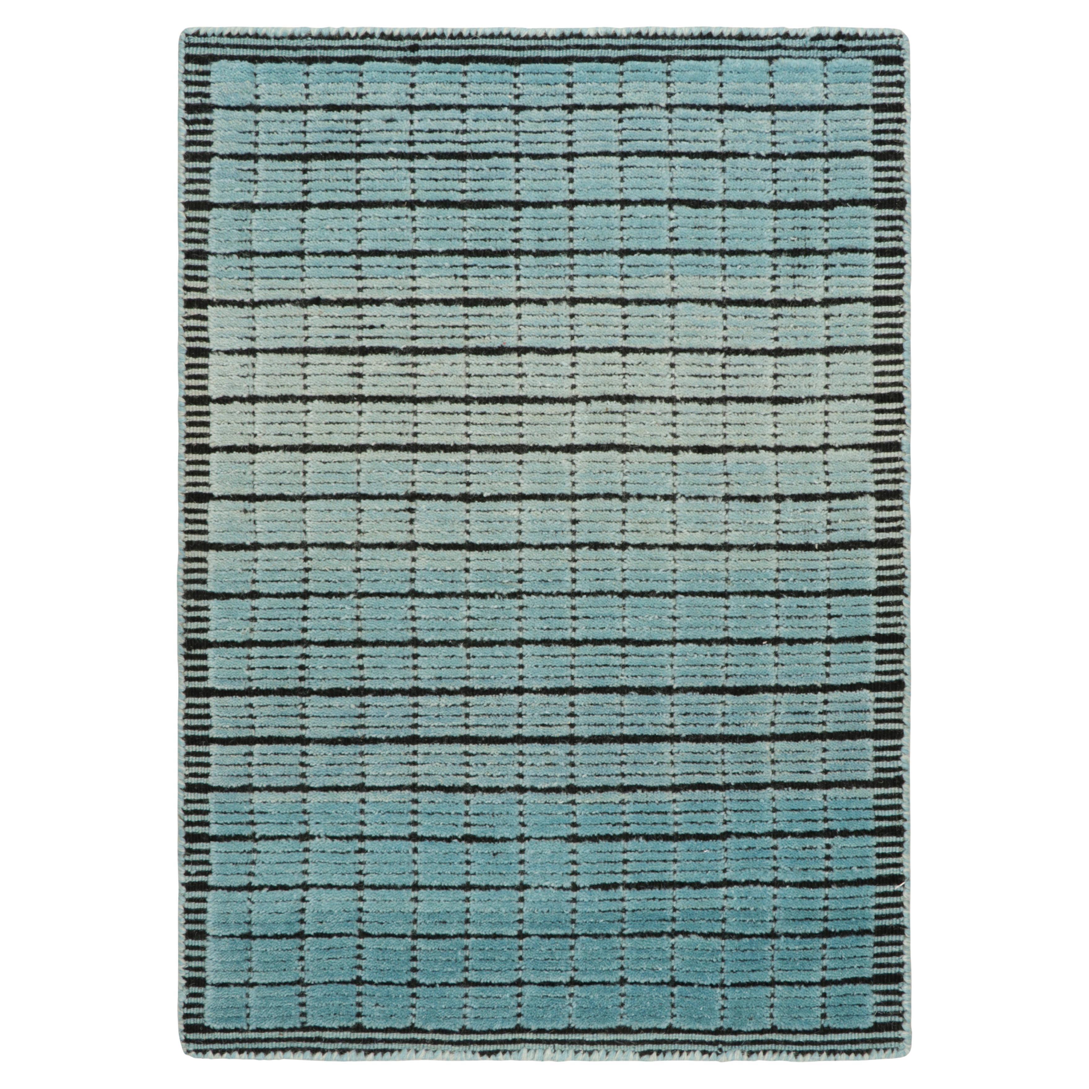 Rug & Kilim's Gradient Rug in Blau und Schwarz Ombre Grid und High-Low Texture