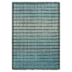 Alfombra degradada de Rug & Kilim en cuadrícula ombre azul y negra y textura alta-baja