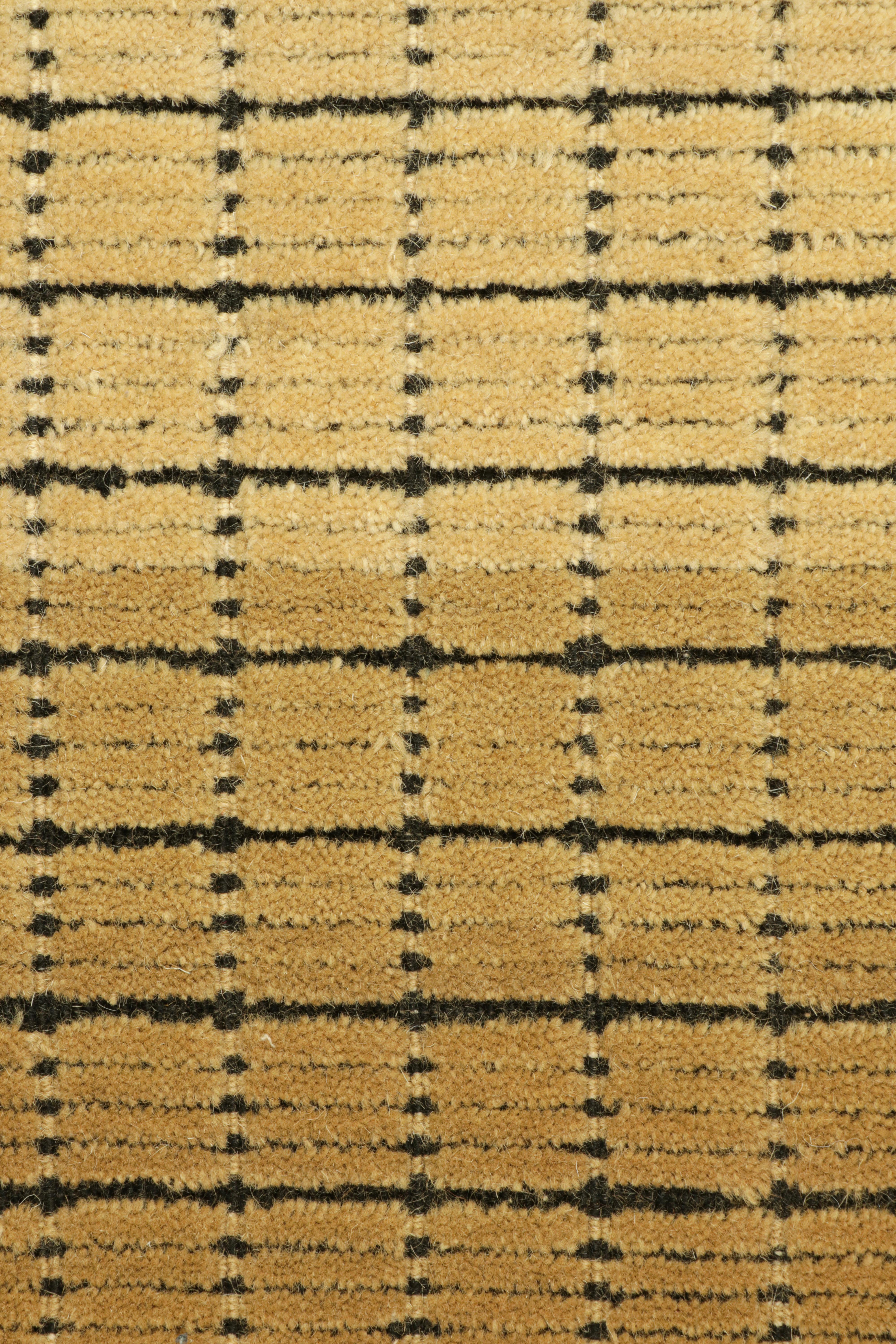 Moderno Rug & Kilim: Tappeto Gradiente con griglia beige-marrone cremoso e texture alta-bassa in vendita