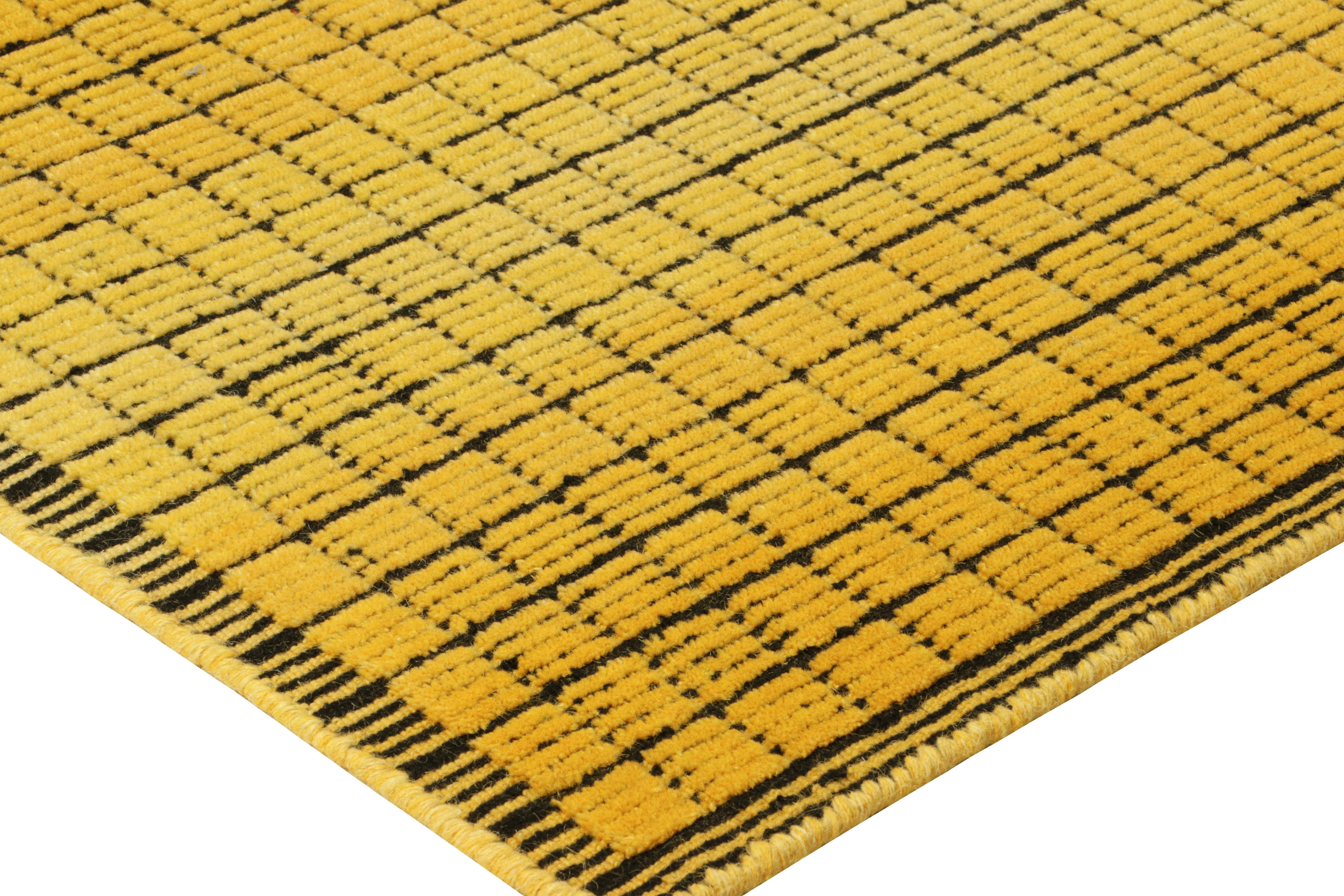 Rug & Kilim's Gradient Rug in Yellow and Black Ombre Grid and High-Low Texture (Tapis dégradé en jaune et noir) Neuf - En vente à Long Island City, NY