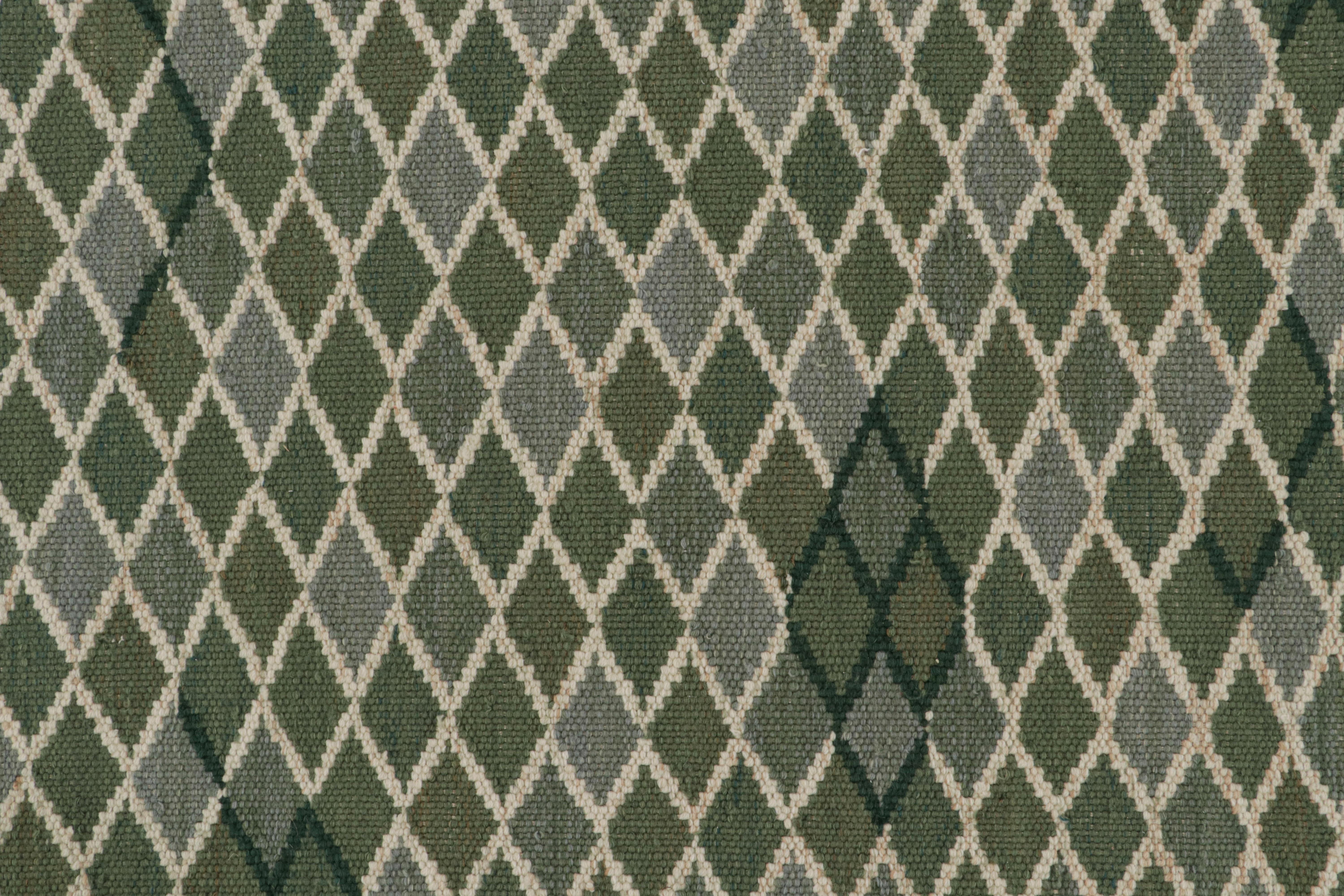 Rug & Kilim's Green Scandinavian Style Kilim Circle Rug with Geometric Patterns (tapis circulaire vert à motifs géométriques) Neuf - En vente à Long Island City, NY