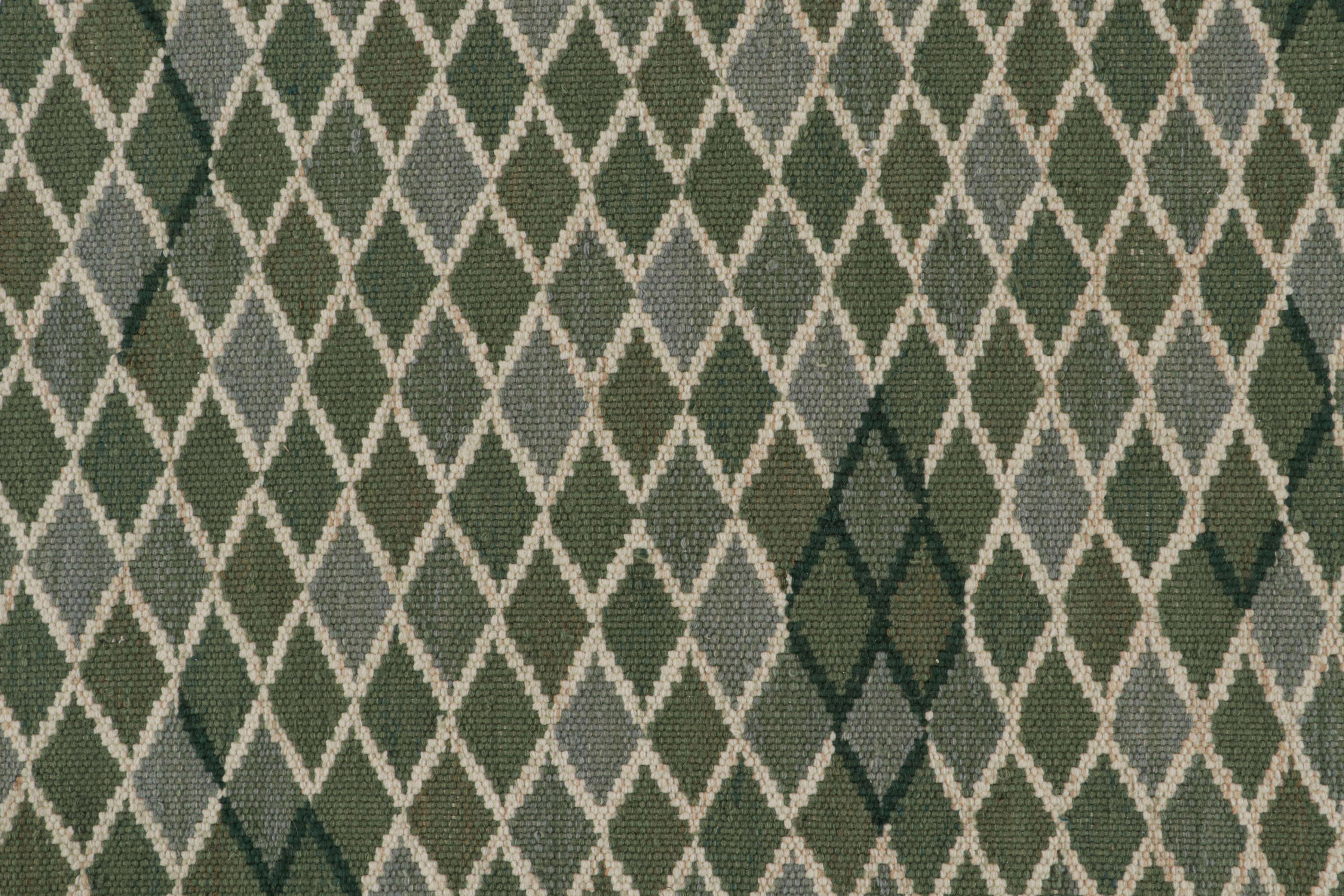 Rug & Kilim's Green Scandinavian Style Kilim Circle Rug with Geometric Patterns (tapis circulaire vert à motifs géométriques) Neuf - En vente à Long Island City, NY