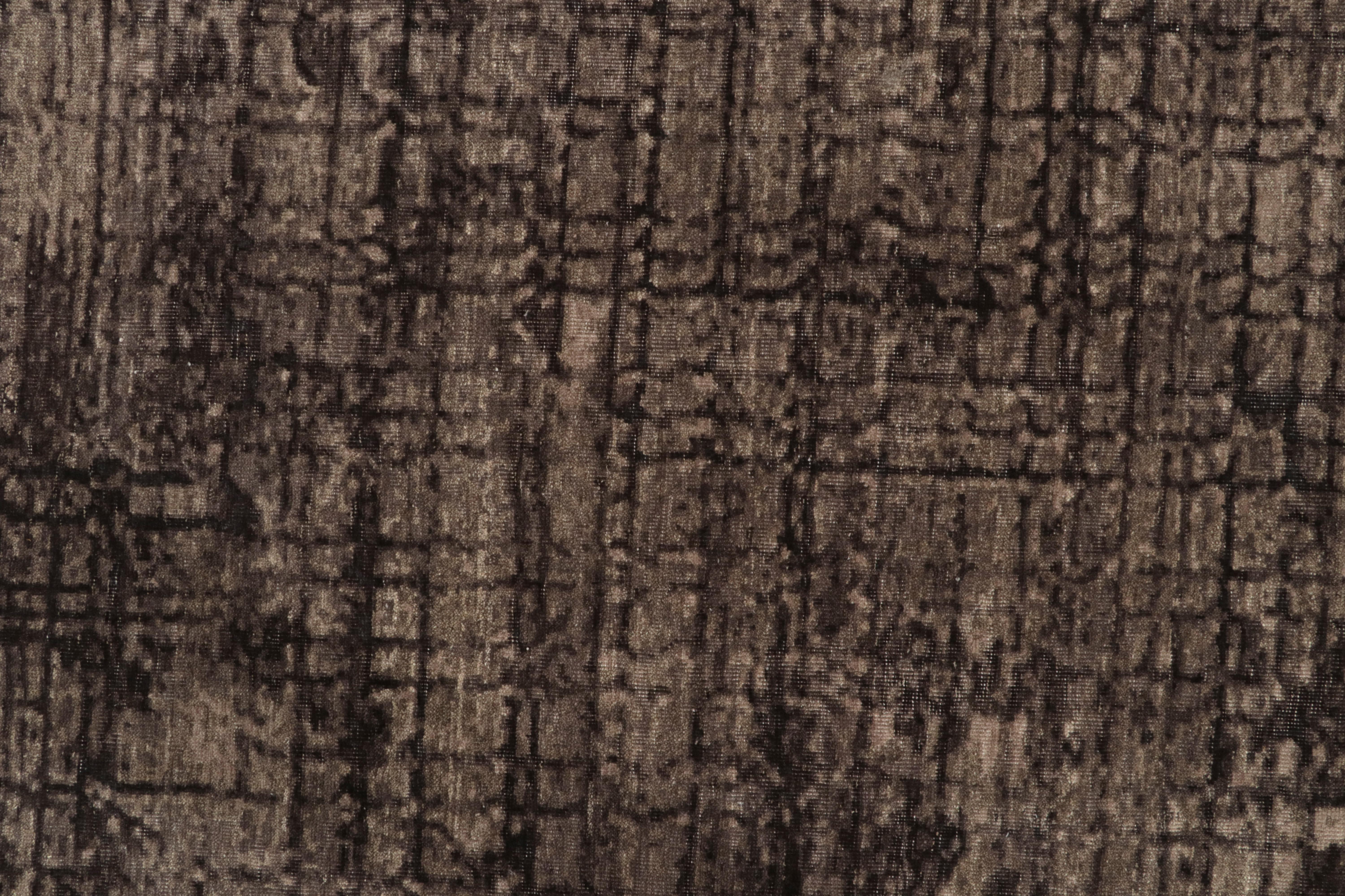 Noué à la main Tapis & Kilim's - Tapis abstrait noué à la main dans un motif de peintre brun et noir en vente