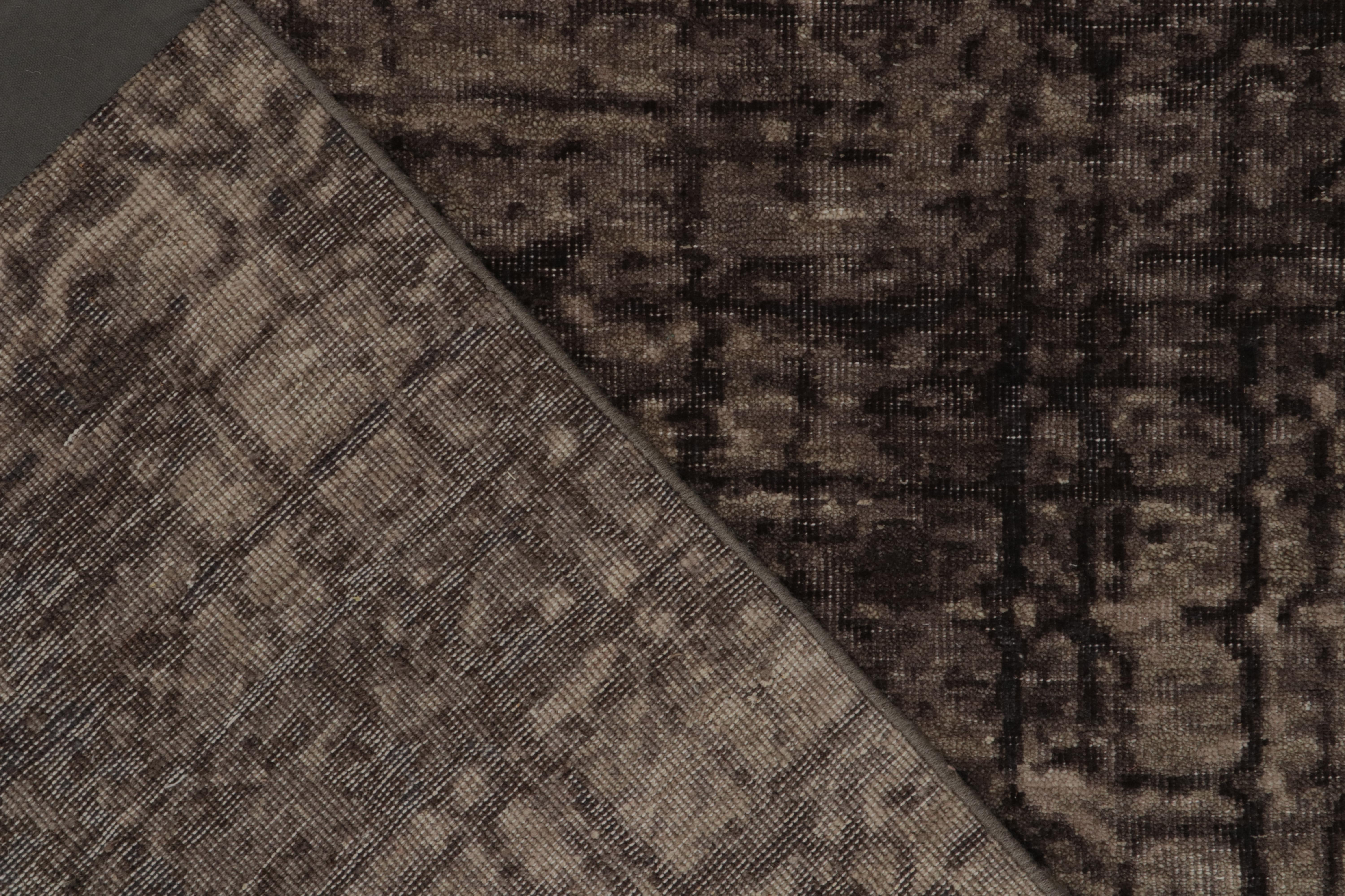 XXIe siècle et contemporain Tapis & Kilim's - Tapis abstrait noué à la main dans un motif de peintre brun et noir en vente