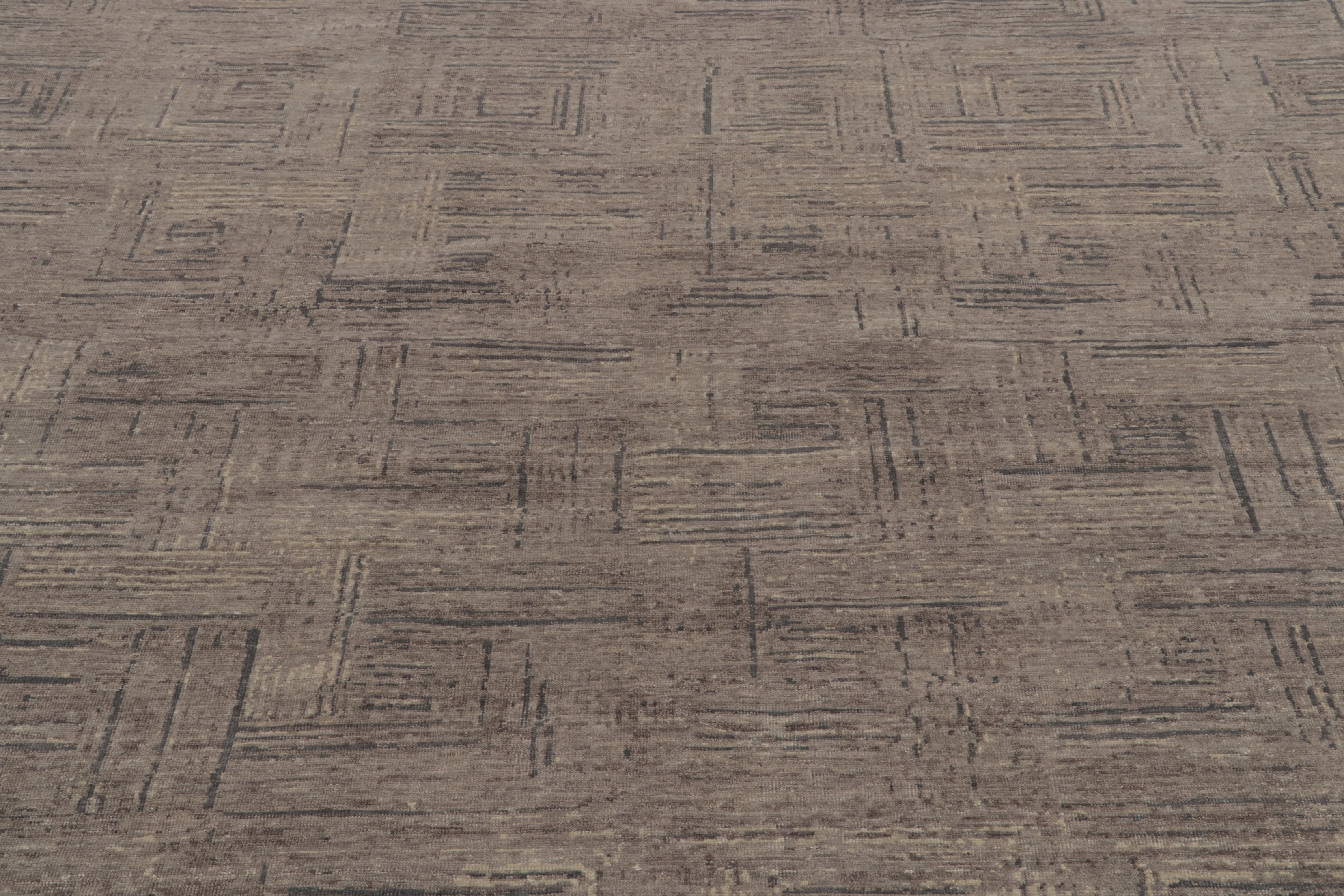Teppich & Kelim's Handgeknüpfter abstrakter Teppich in Grau, Beige-Braun mit geometrischem Muster im Zustand „Neu“ im Angebot in Long Island City, NY