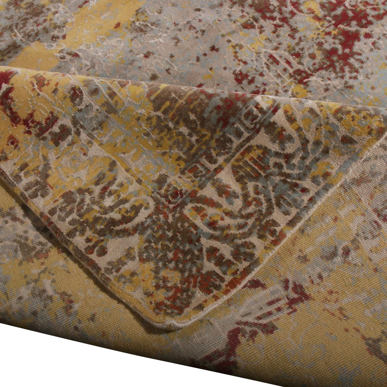 Rug & Kilim è un tappeto astratto annodato a mano con motivi floreali marroni, blu e gialli. In condizioni Nuovo in vendita a Long Island City, NY