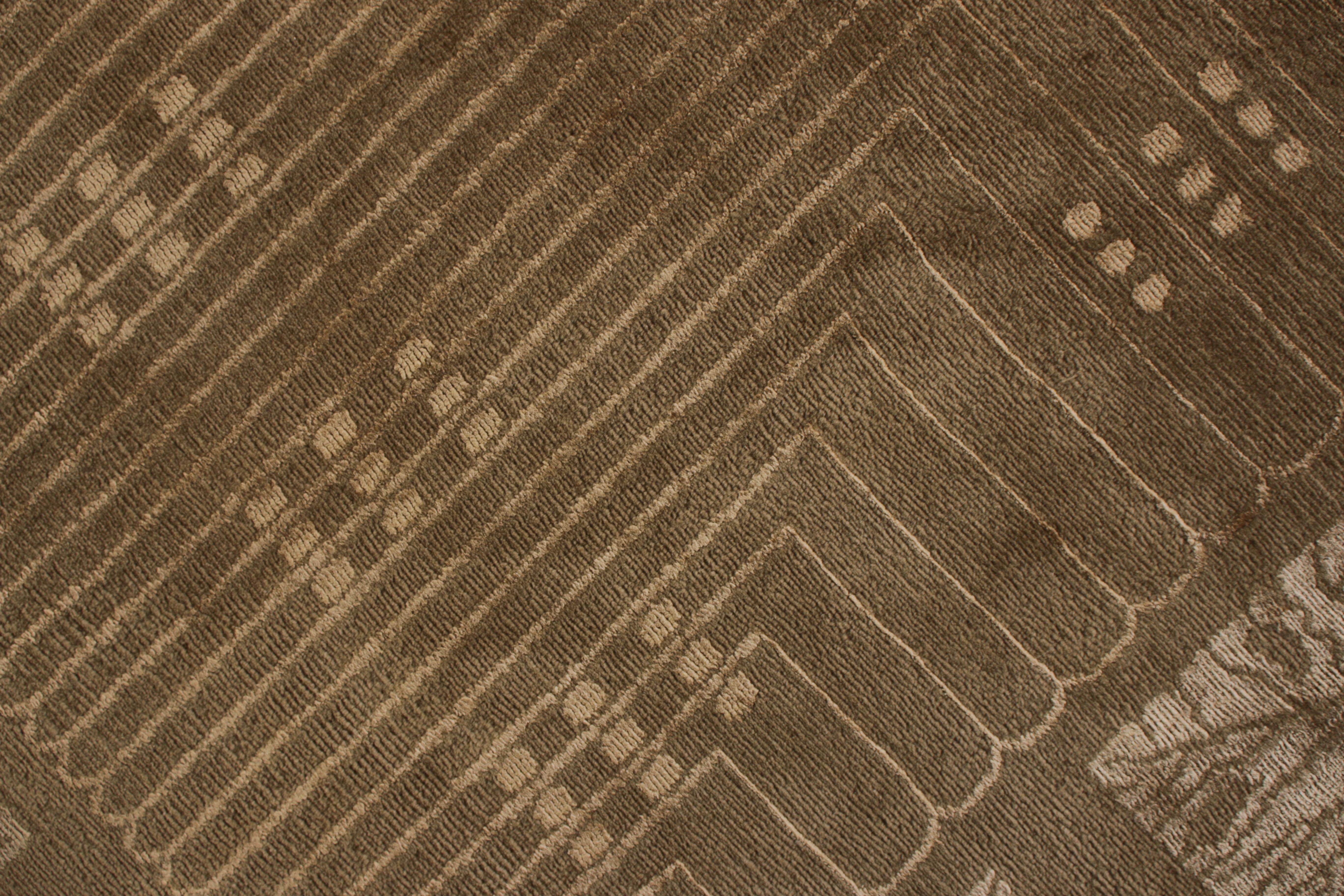 Rug & Kilim: Tappeto annodato a mano in stile Art Deco Beige Verde Modello personalizzato in vendita 1