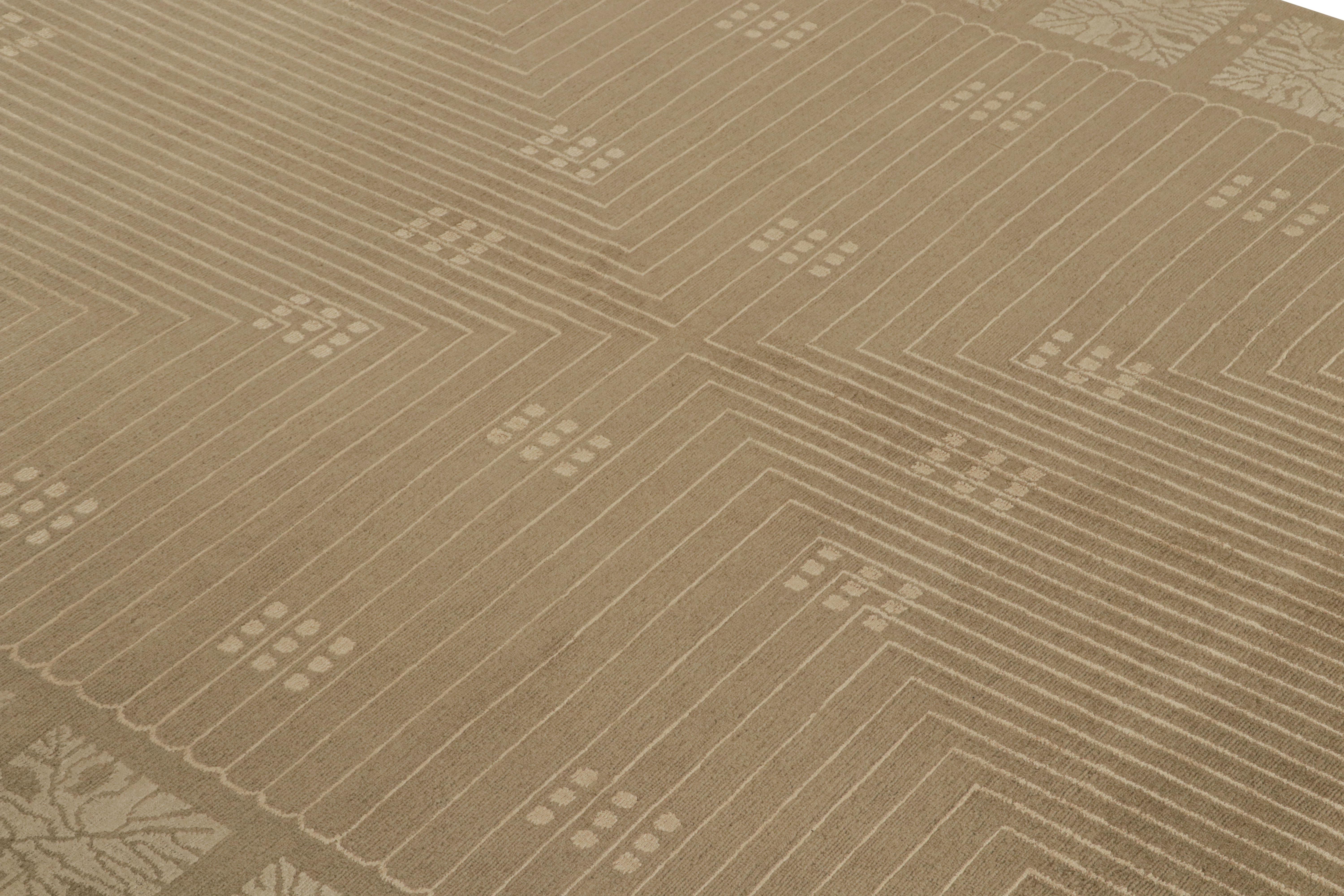 Rug & Kilim's Alfombra anudada a mano estilo Art Déco Beige Verde Diseño personalizado Nepalés en venta
