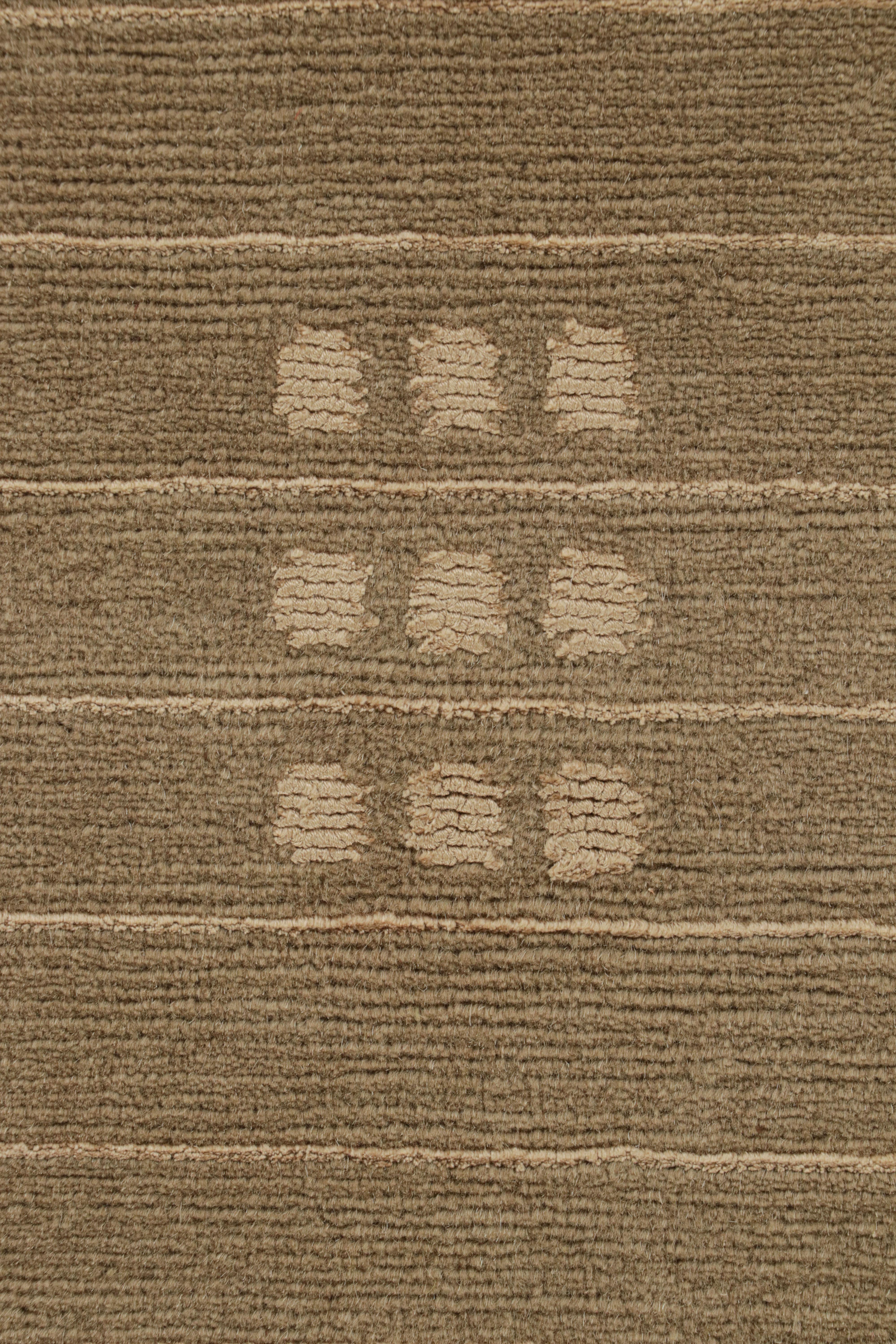 Rug & Kilim's Alfombra anudada a mano estilo Art Déco Beige Verde Diseño personalizado en Excelente estado para la venta en Long Island City, NY