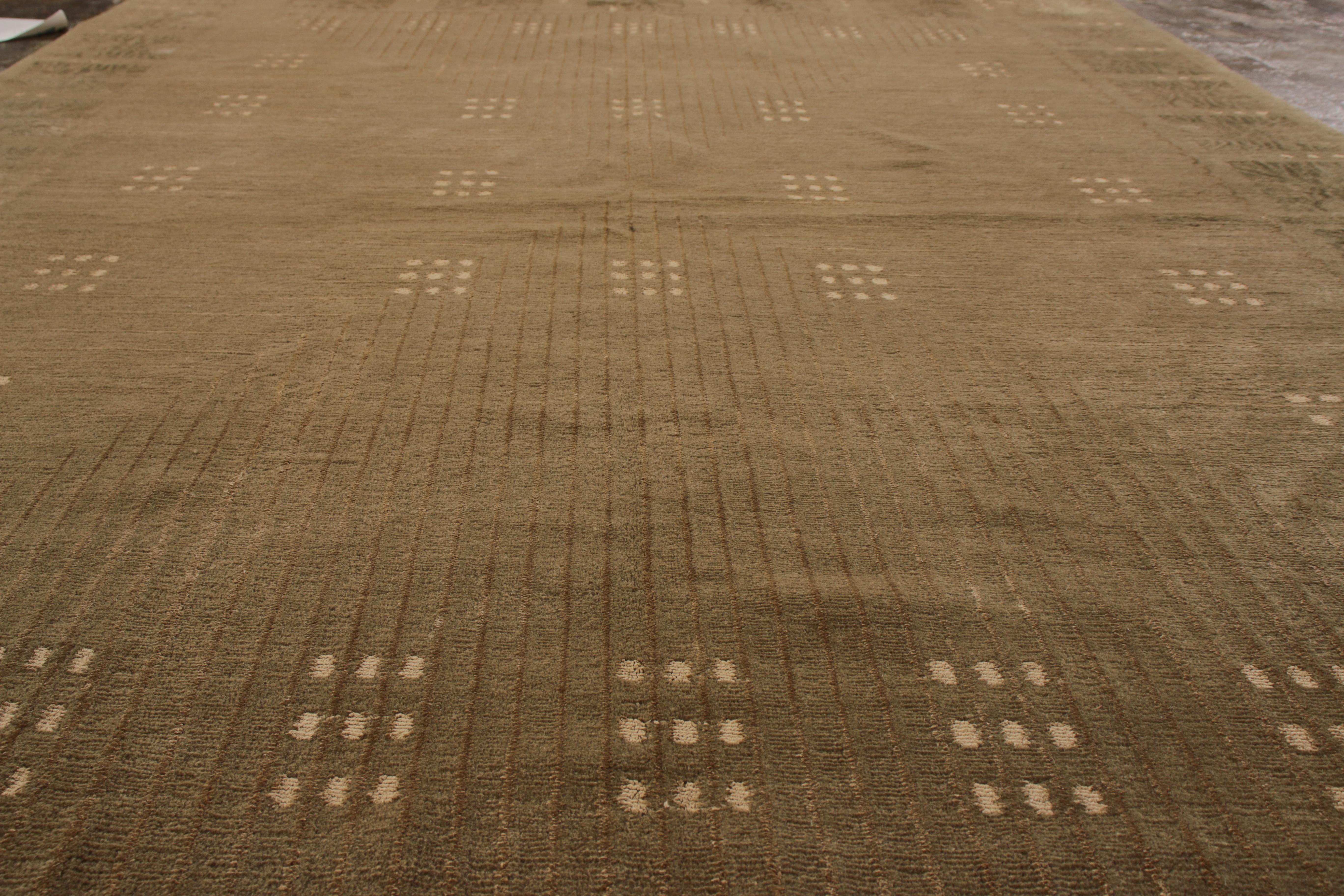 Nepalese Rug & Kilim: Tappeto annodato a mano in stile Art Deco Beige Verde Modello personalizzato in vendita