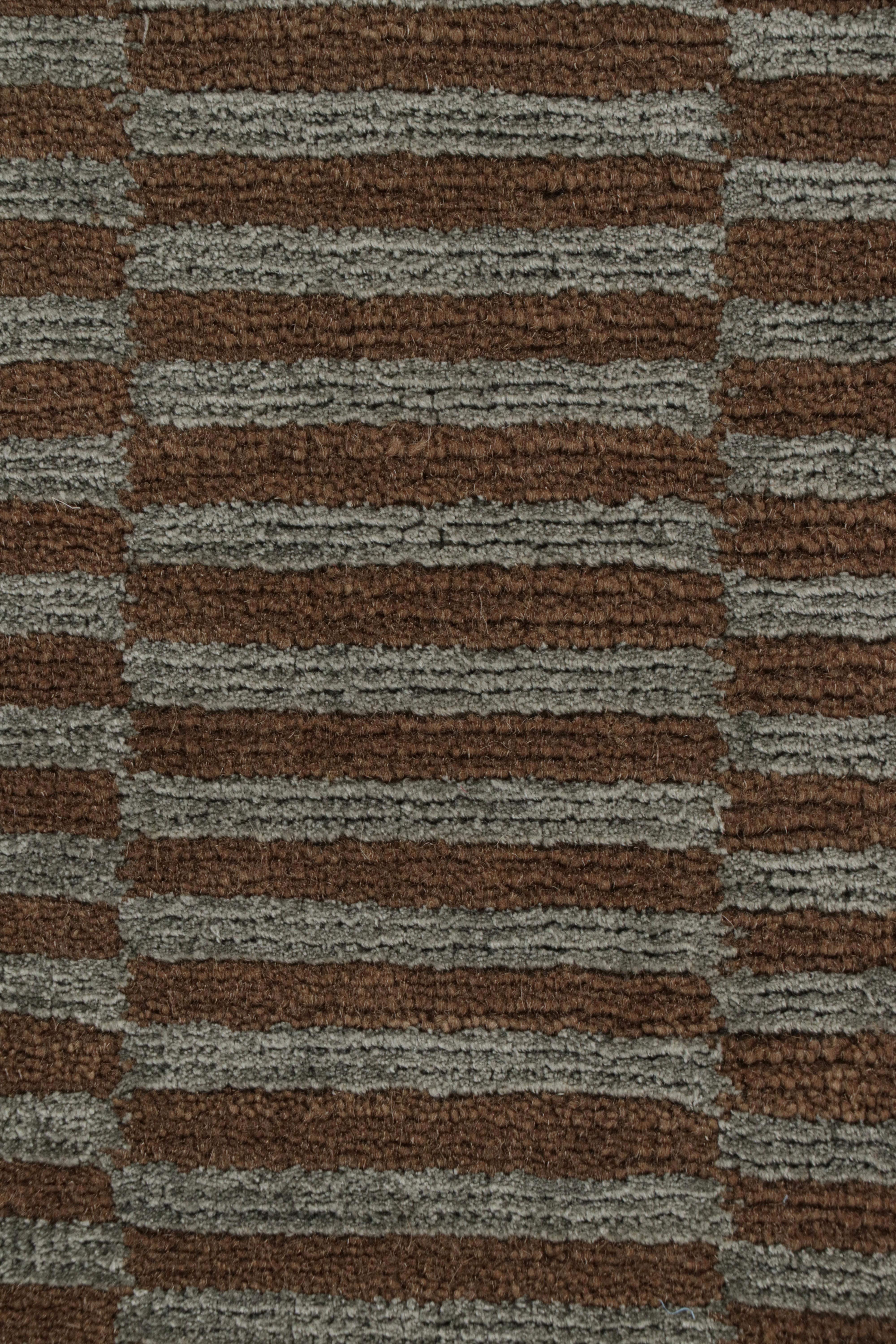 Rug & Kilim è un tappeto austriaco in stile Art Deco annodato a mano, di colore marrone e blu. In condizioni Nuovo in vendita a Long Island City, NY