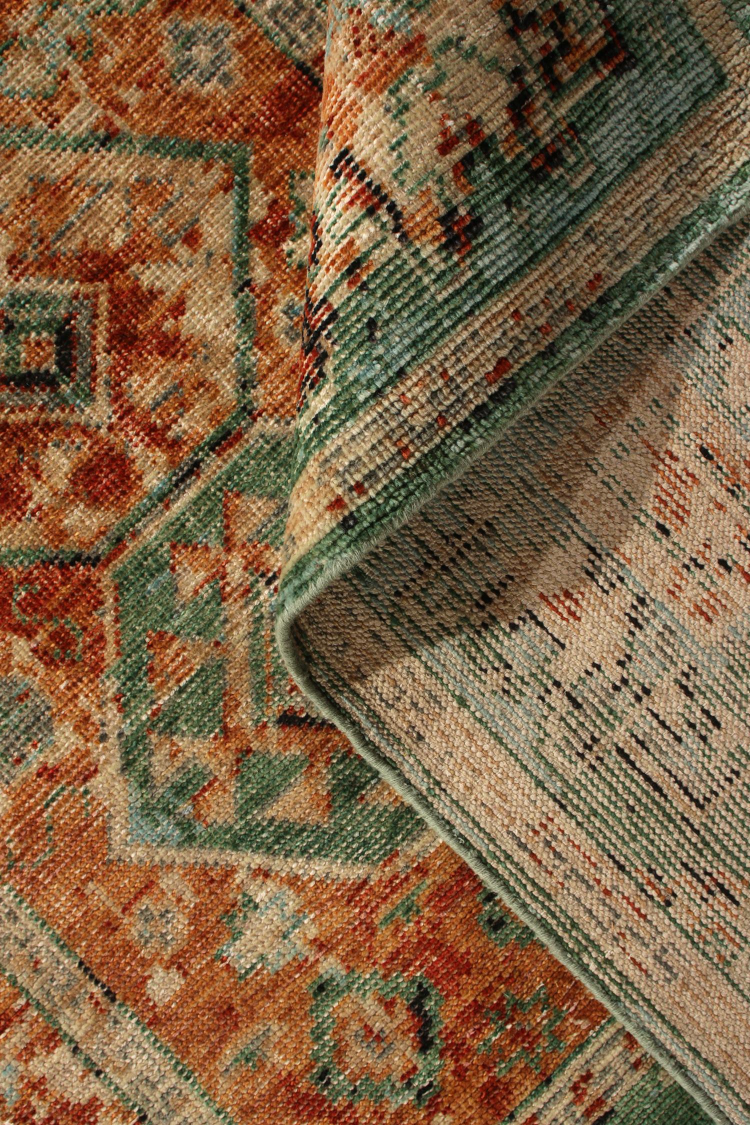 Annodato a mano Rug & Kilim è un tappeto annodato a mano con motivo geometrico classico e colore verde arancione. in vendita