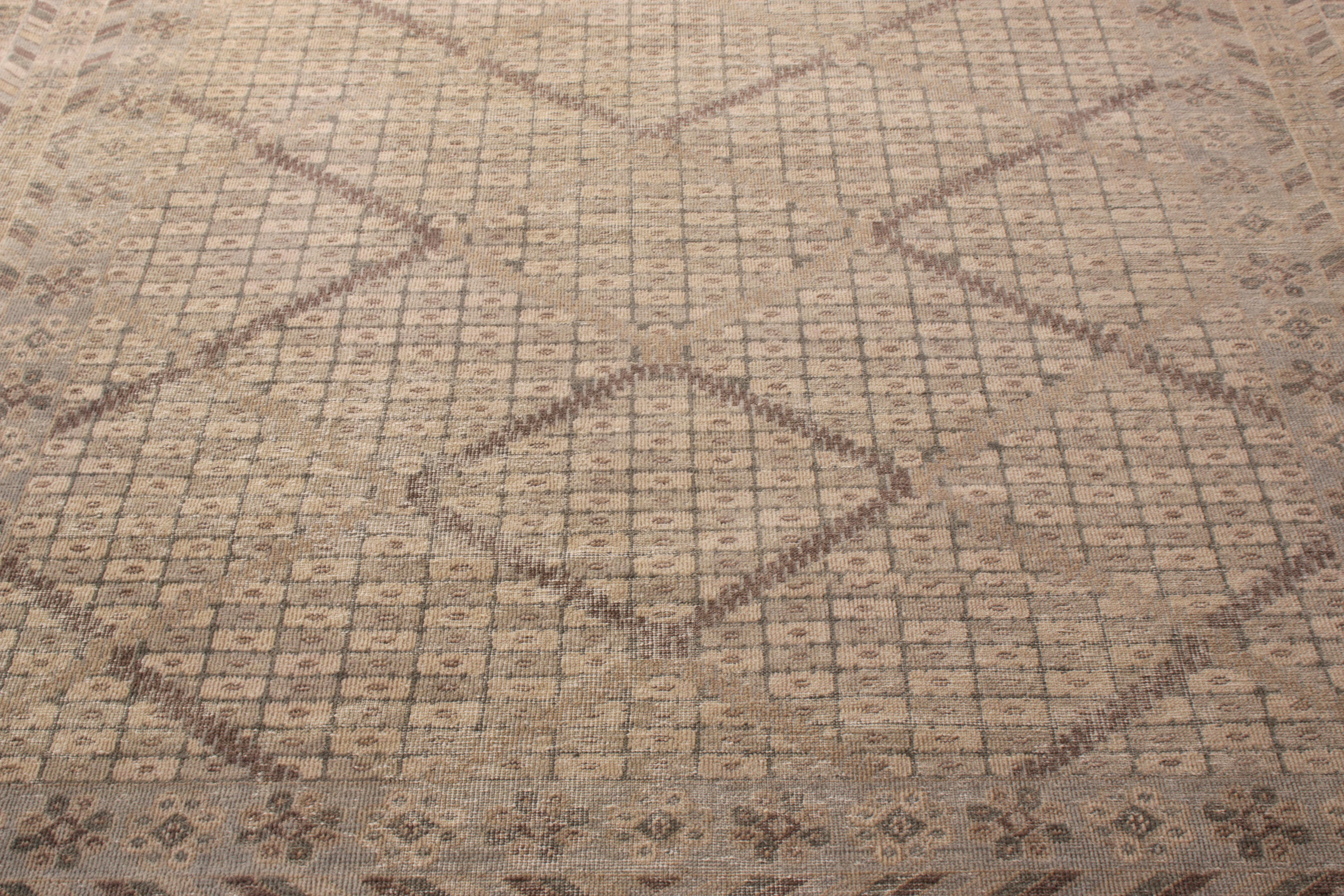 Annodato a mano Rug & Kilim è un tappeto classico annodato a mano, di colore beige-marrone e blu. in vendita