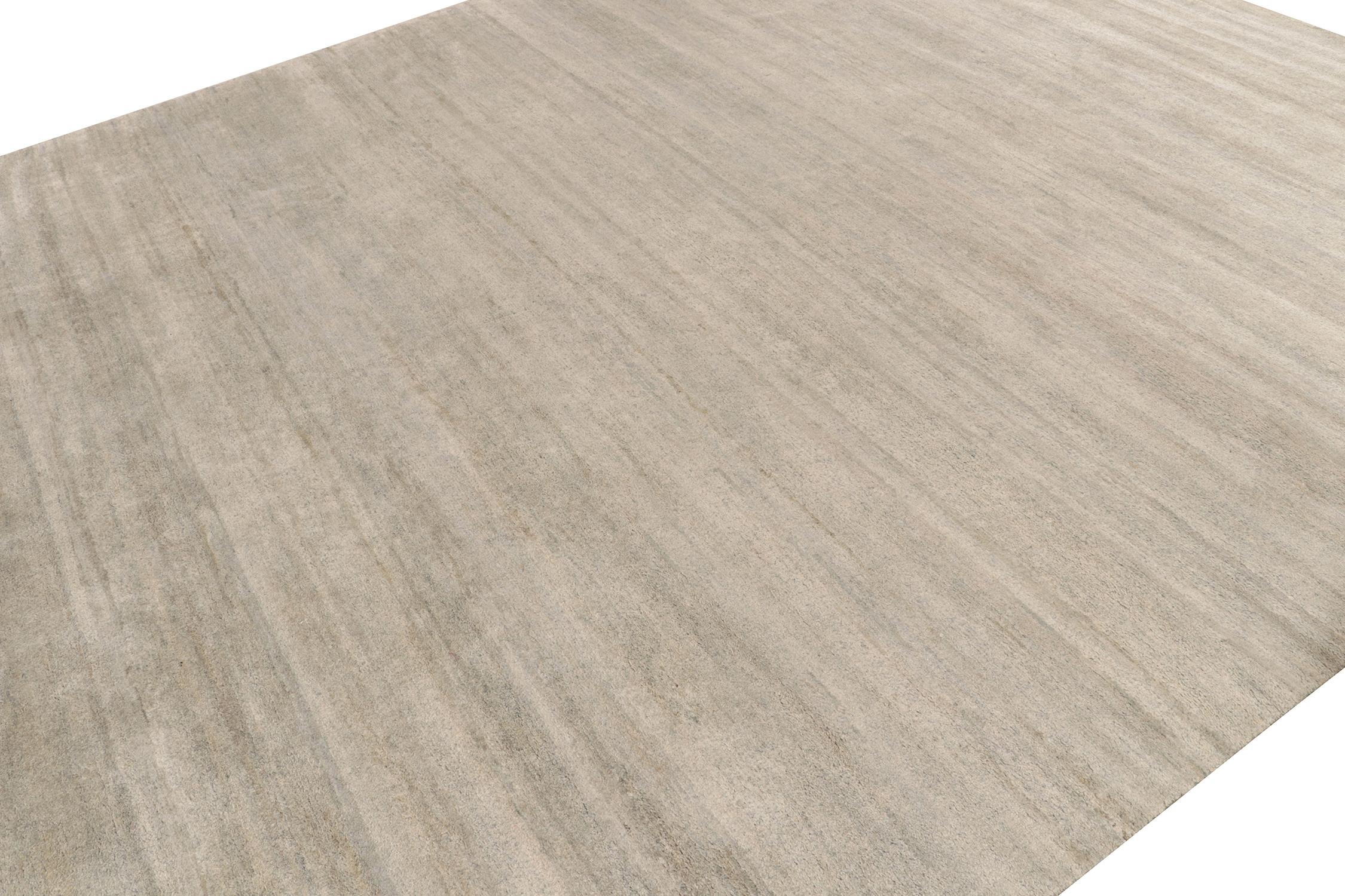 Rug & Kilim's handgeknüpfter Contemporary-Teppich in Grau gestreift (Indisch) im Angebot