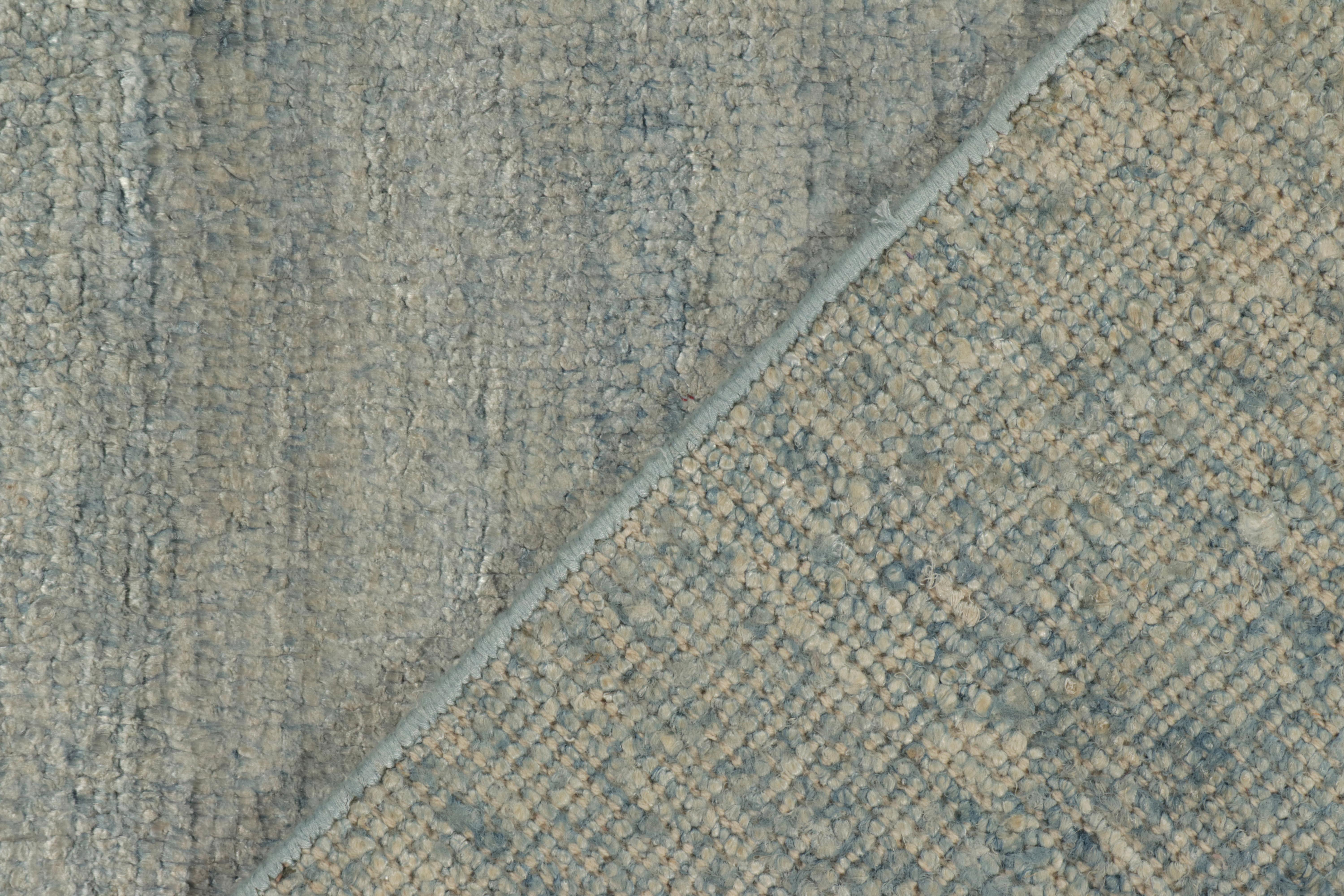 Rug & Kilim è un runner contemporaneo annodato a mano con semplici striature blu e grigie. In condizioni Nuovo in vendita a Long Island City, NY