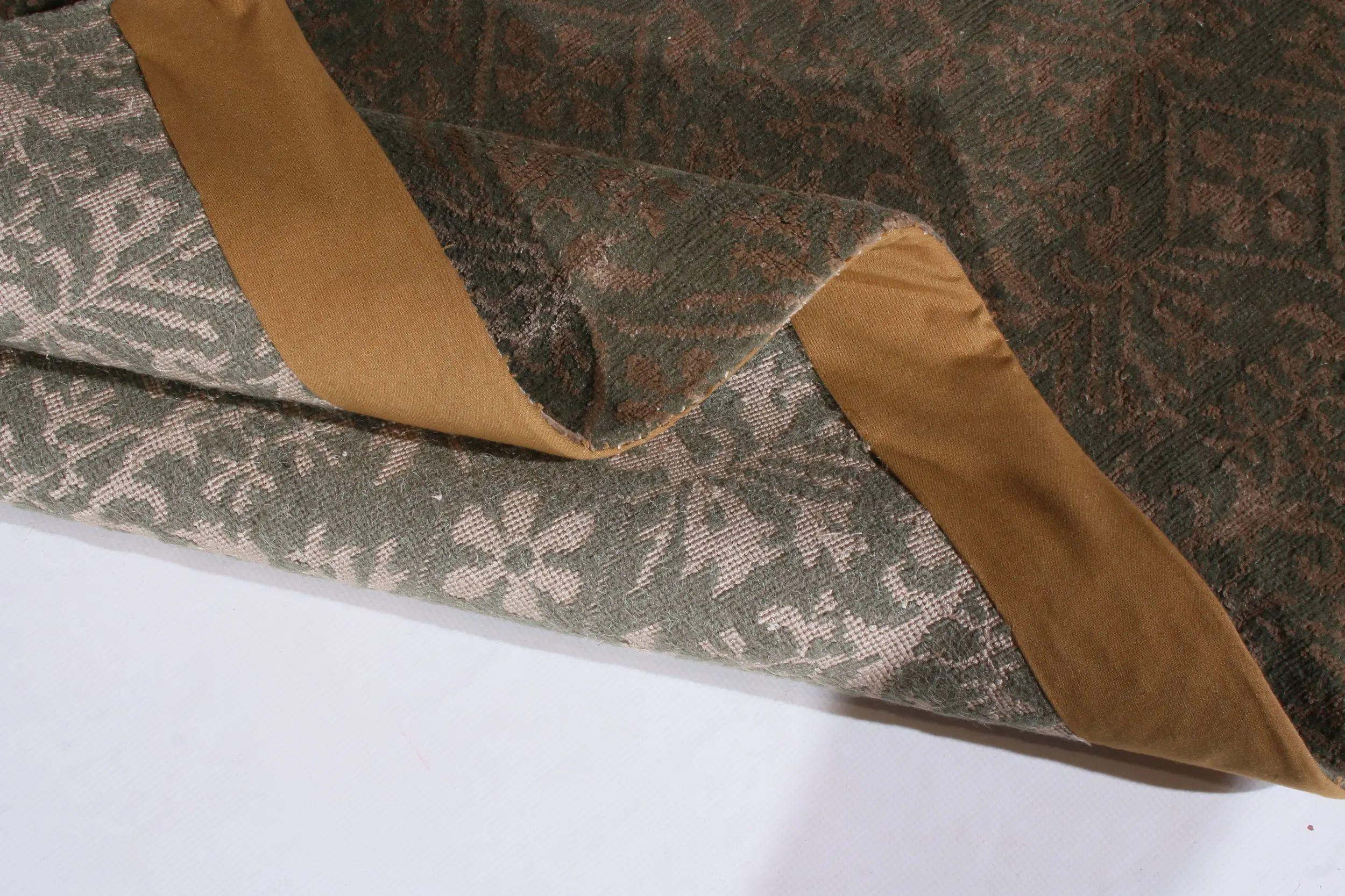 Rug & Kilim's Handgeknüpfter Teppich im europäischen Stil Beige-Braun Grün Florales Muster im Angebot 1