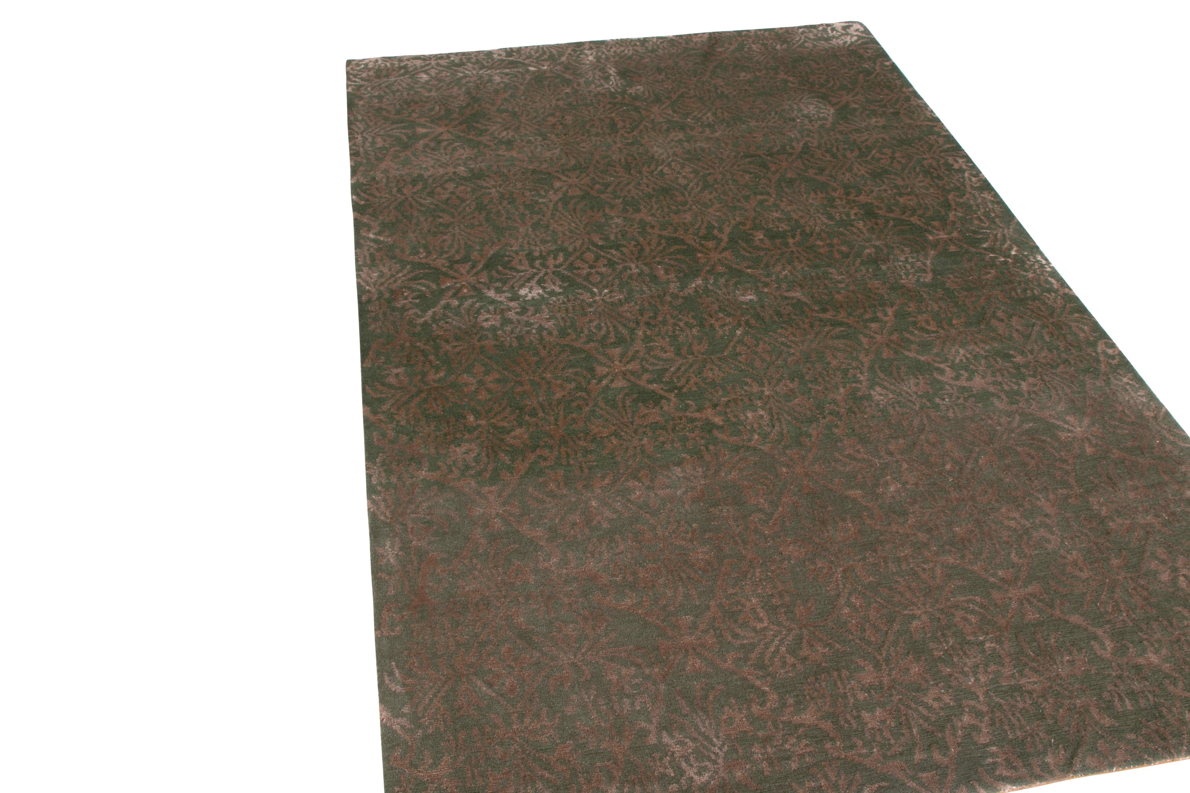 Dieser 4 x 6 große Teppich, der auf einem der renommiertesten Webstühle Nepals geknüpft wird, gehört zur European Collection'S von Rug & Kilim - ein Design, das liebevoll 