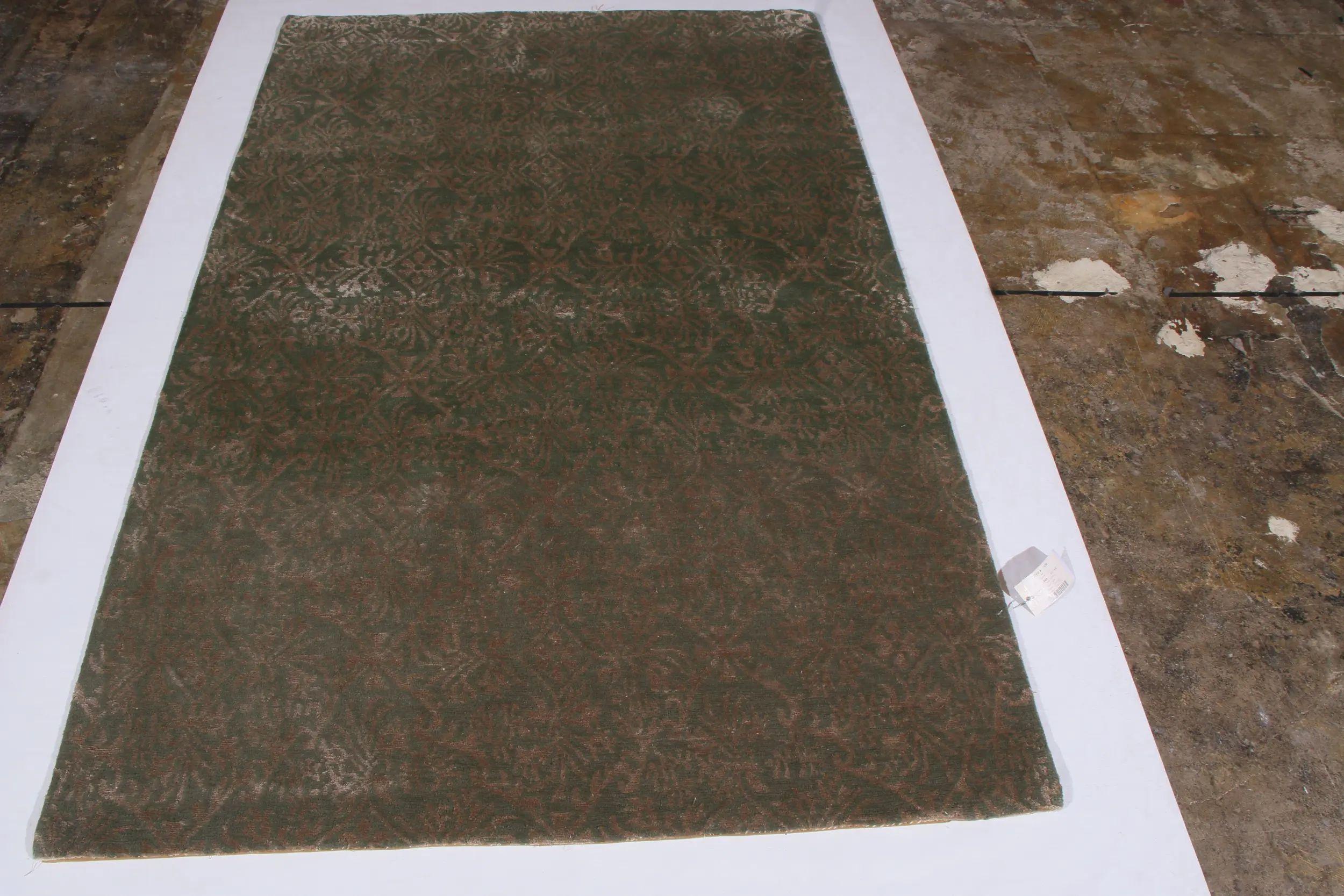 Dieser 4 x 6 große Teppich, der auf einem der renommiertesten Webstühle Nepals geknüpft wird, gehört zur European Collection'S von Rug & Kilim - ein Design, das liebevoll 