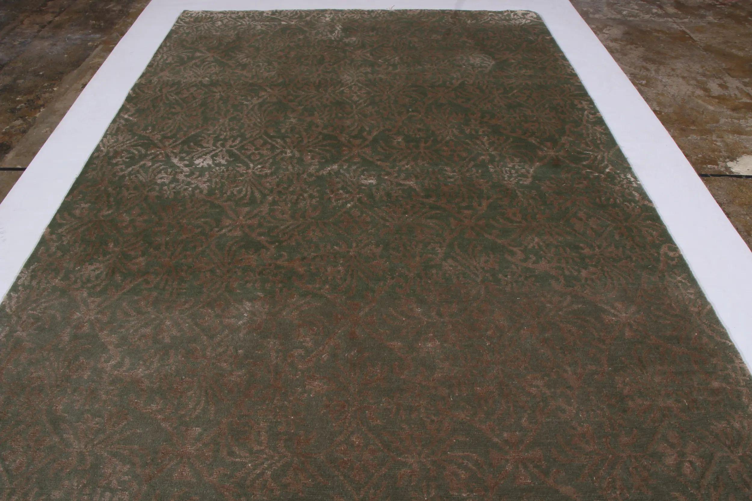 Rug & Kilim's Handgeknüpfter Teppich im europäischen Stil Beige-Braun Grün Florales Muster (Art déco) im Angebot