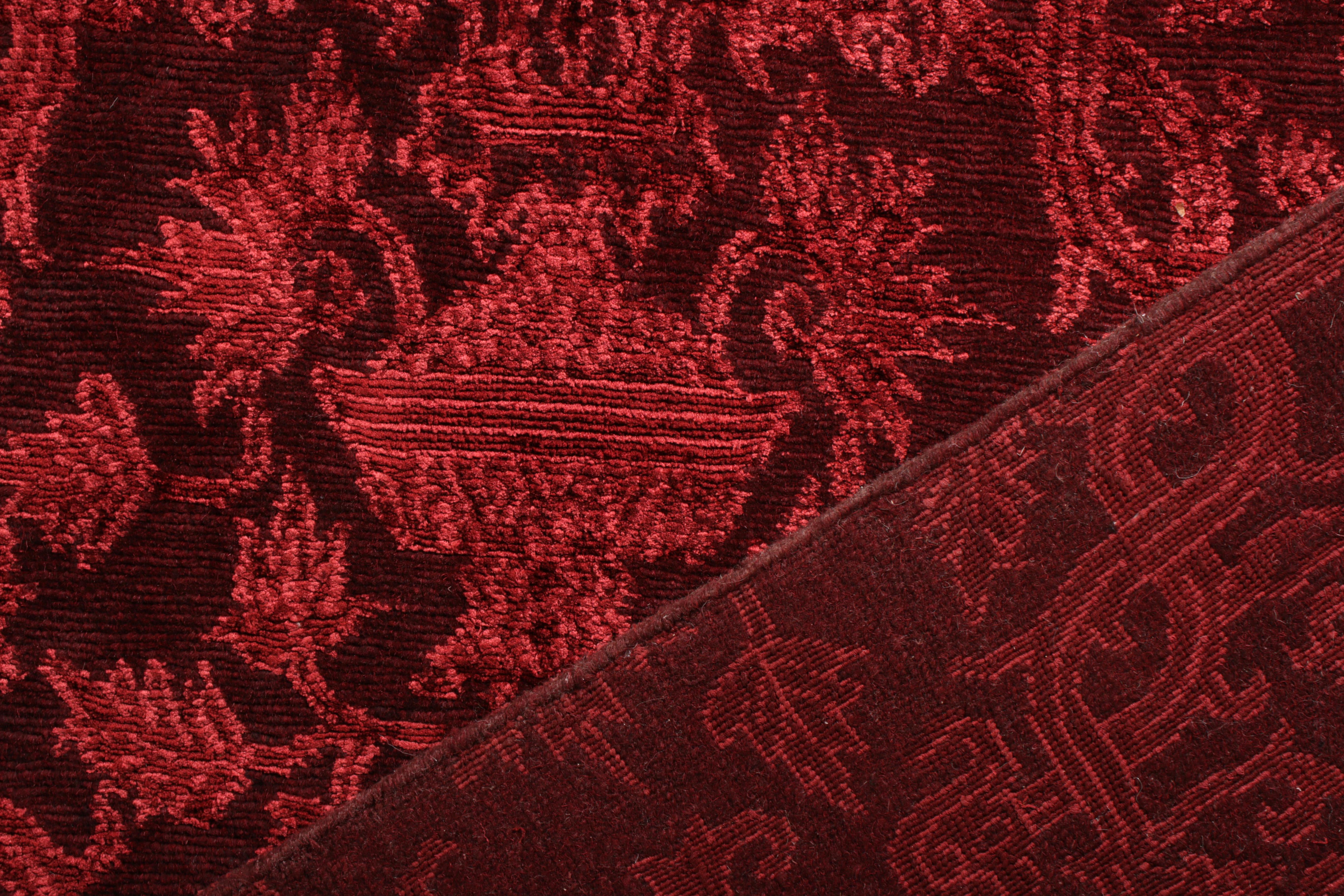Annodato a mano Rug & Kilim è un tappeto in stile europeo annodato a mano con motivi floreali rossi in vendita