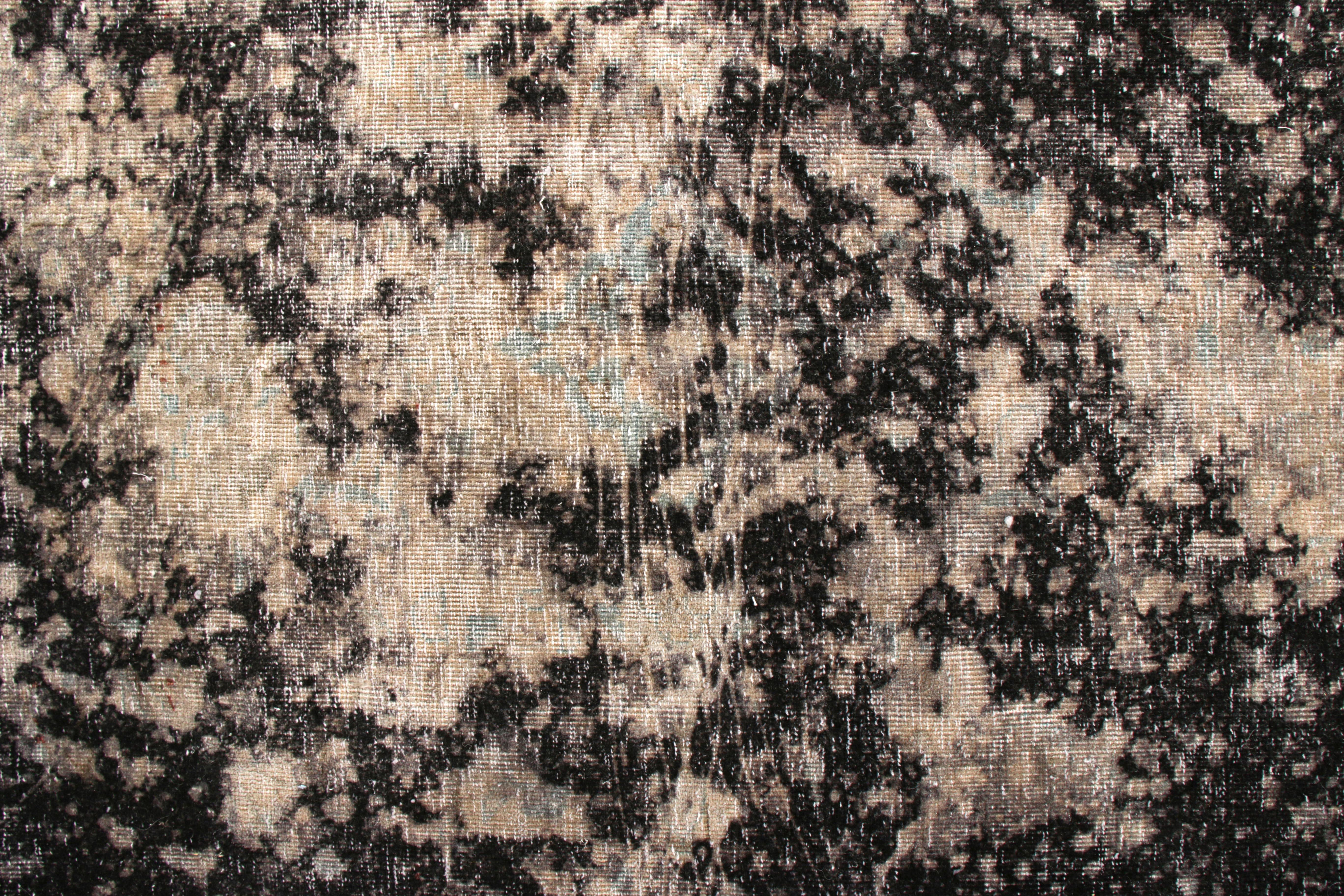 Rug & Kilim's handgeknüpfter moderner abstrakter Teppich in Schwarz, Weiß, All-Over-Muster (Handgeknüpft) im Angebot