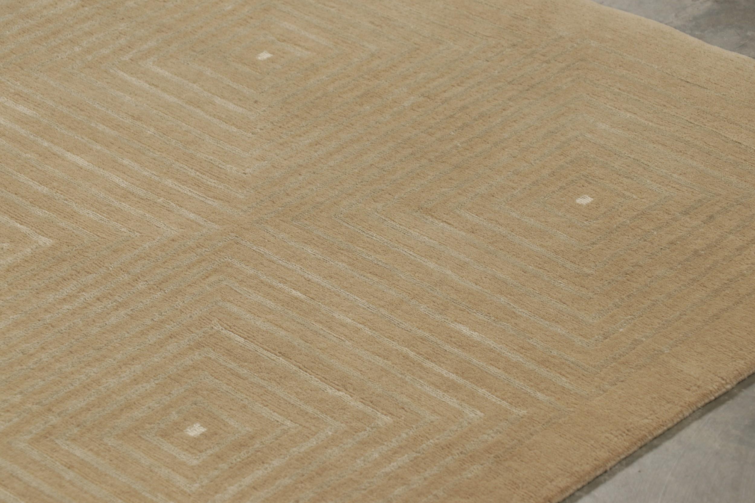 Alfombra moderna anudada a mano Rug & Kilim en marrón y blanco con motivos Art Déco en Nuevo estado para la venta en Long Island City, NY