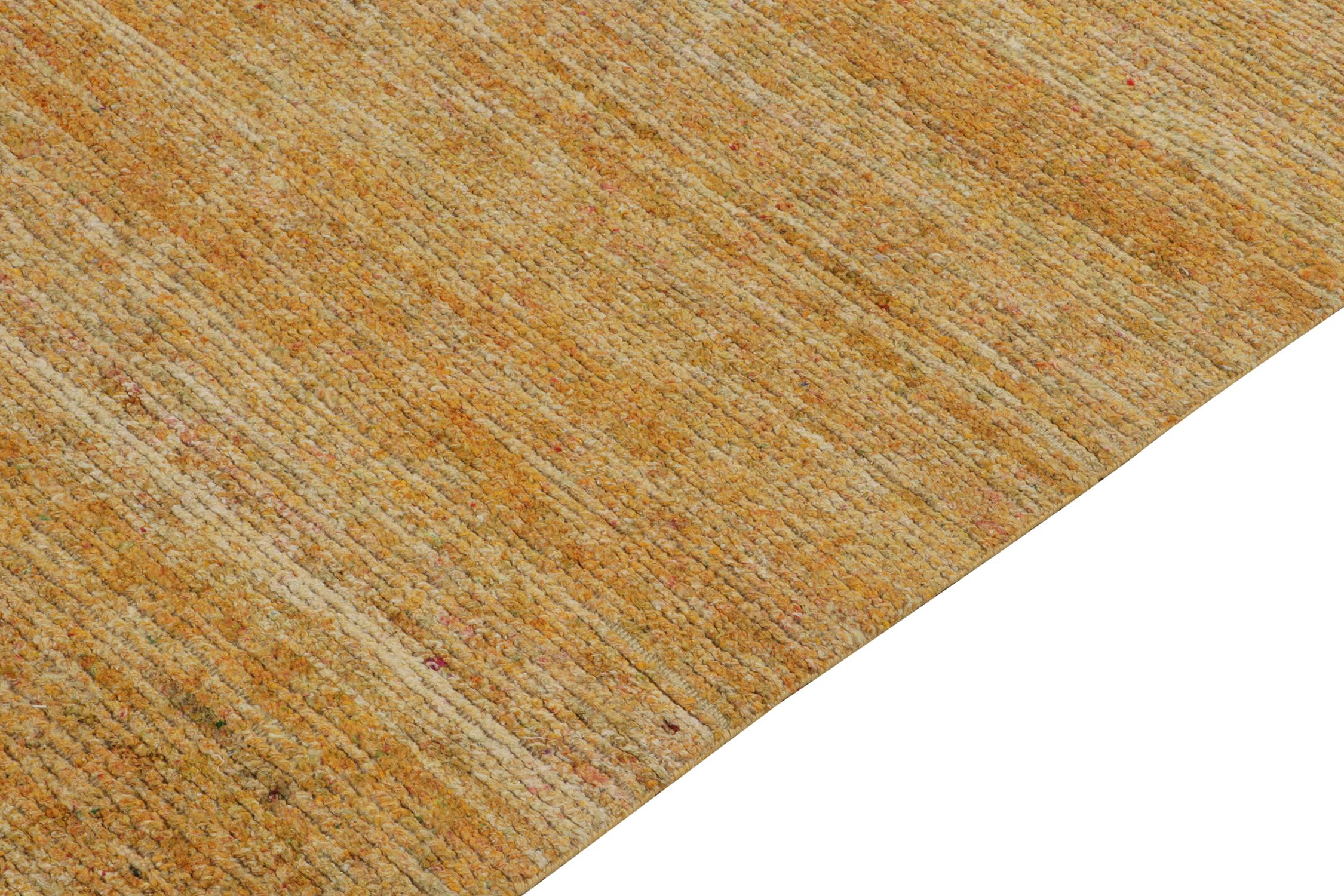 Handgeknüpfter Teppich von Rug & Kilim in Gold White Striations Multihued im Zustand „Neu“ im Angebot in Long Island City, NY