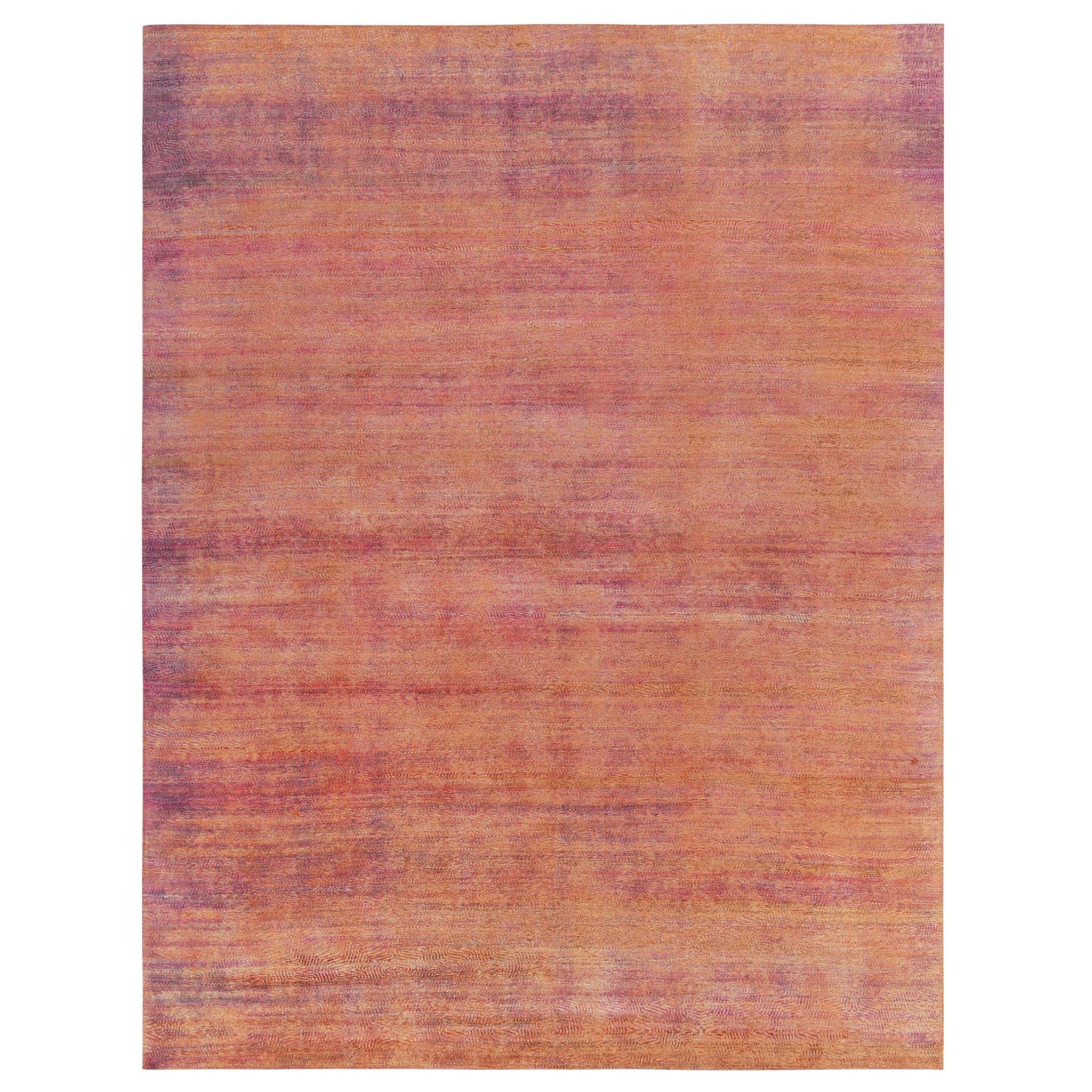 Rug & Kilim è un tappeto di seta annodato a mano con motivo a righe arancione e viola
