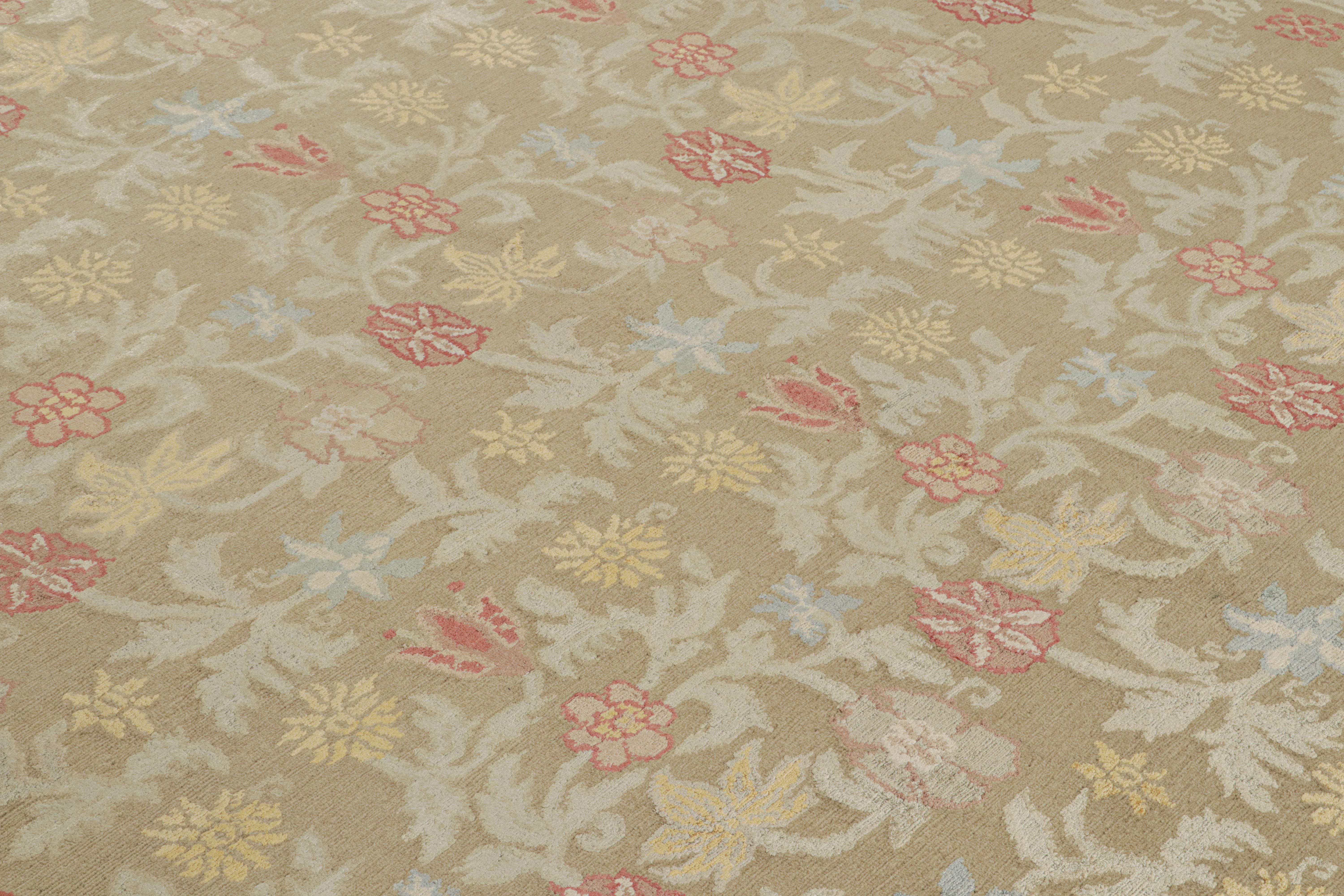 Nepalese Rug & Kilim è un tappeto floreale in stile spagnolo annodato a mano in beige e rosso. in vendita