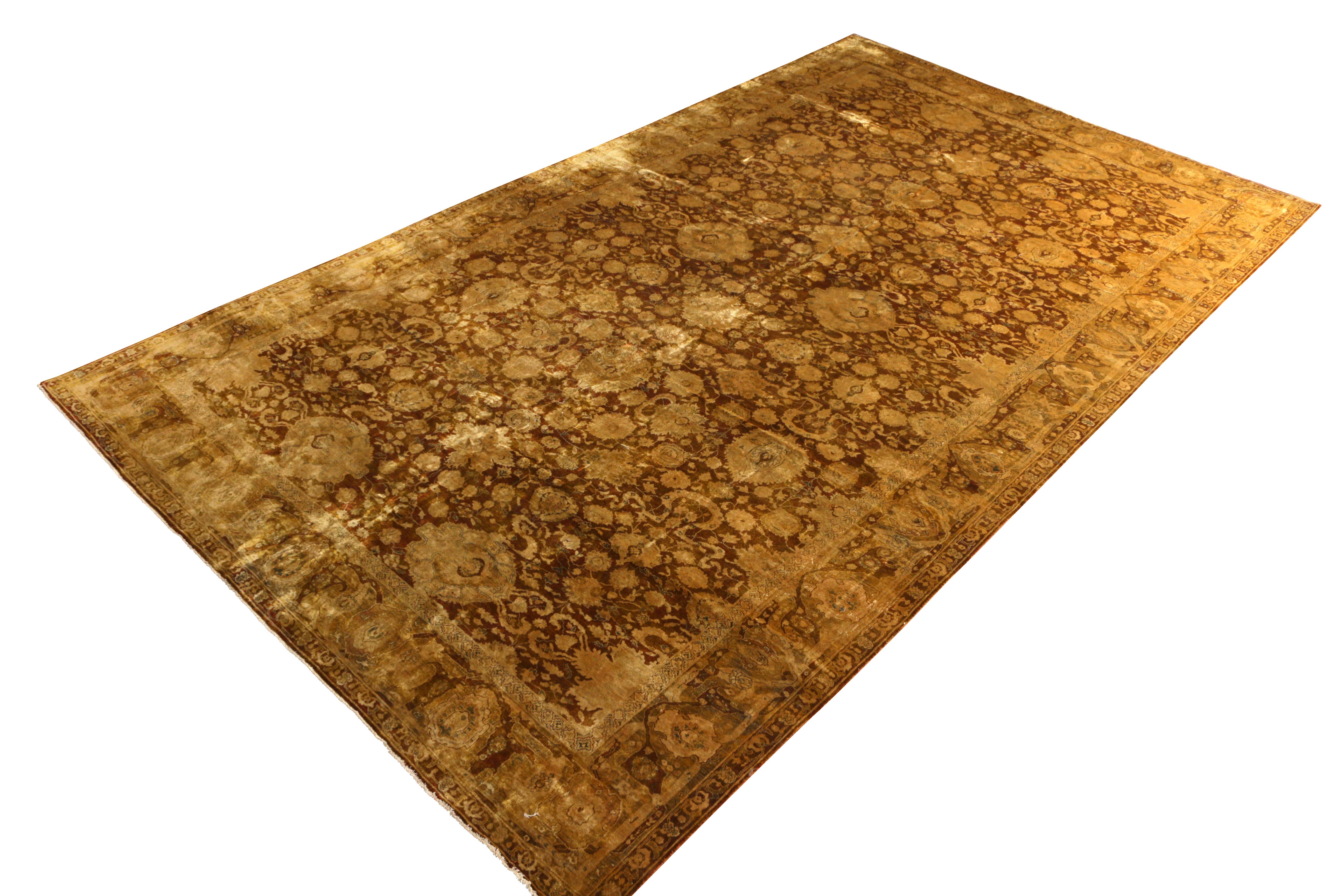 Annodato a mano in pura seta al 100%, questo tappeto in stile Tabriz rappresenta una graziosa aggiunta alla collezione Modern Classics di Rug & Kilim, ispirata dall'esperienza del nostro team in rari modelli classici antichi e vintage delle più