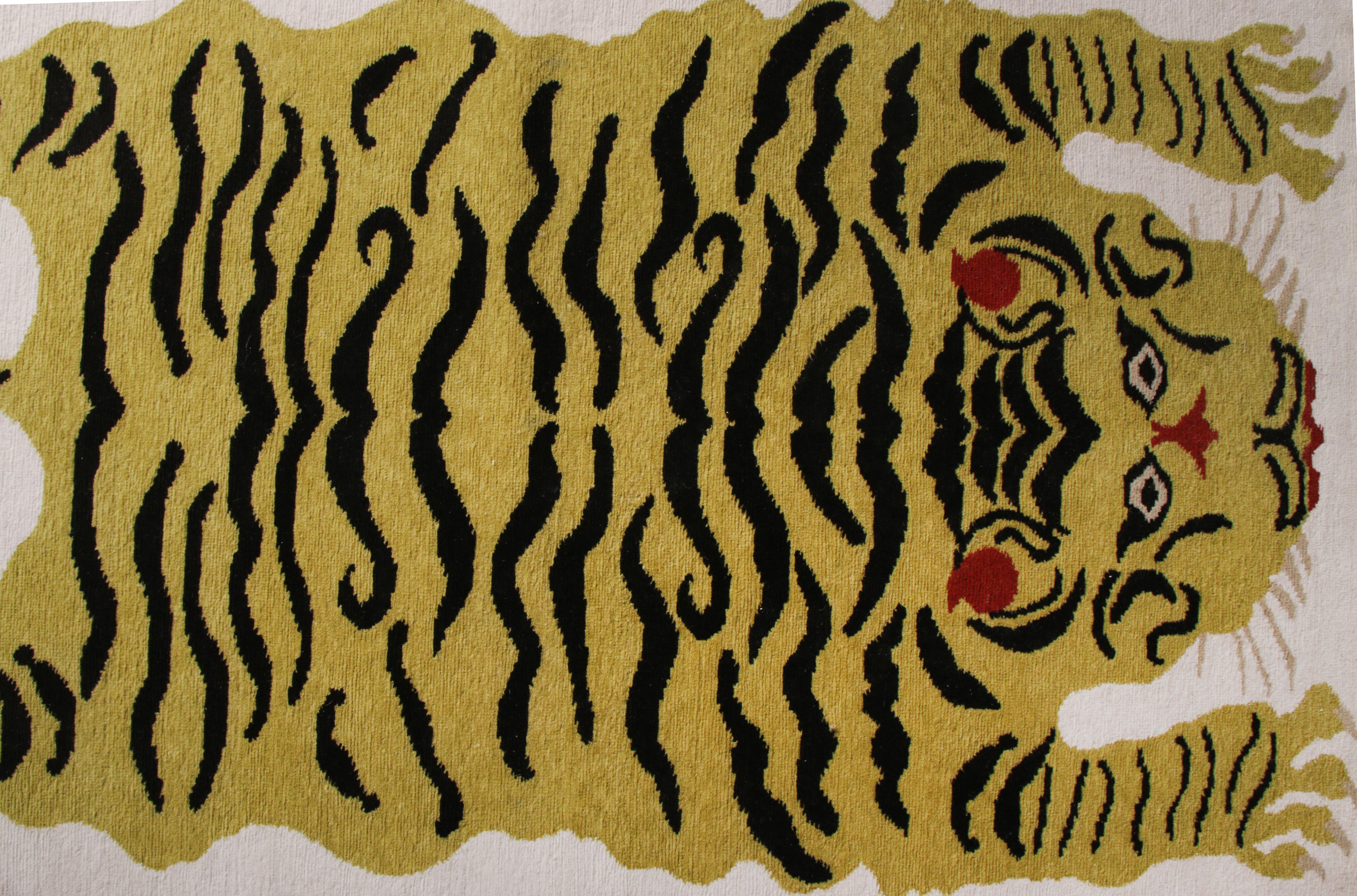 Rug & Kilim's handgeknüpfter Tiger-Teppich in Gold Schwarz und Beige Muster (Nepalesisch) im Angebot