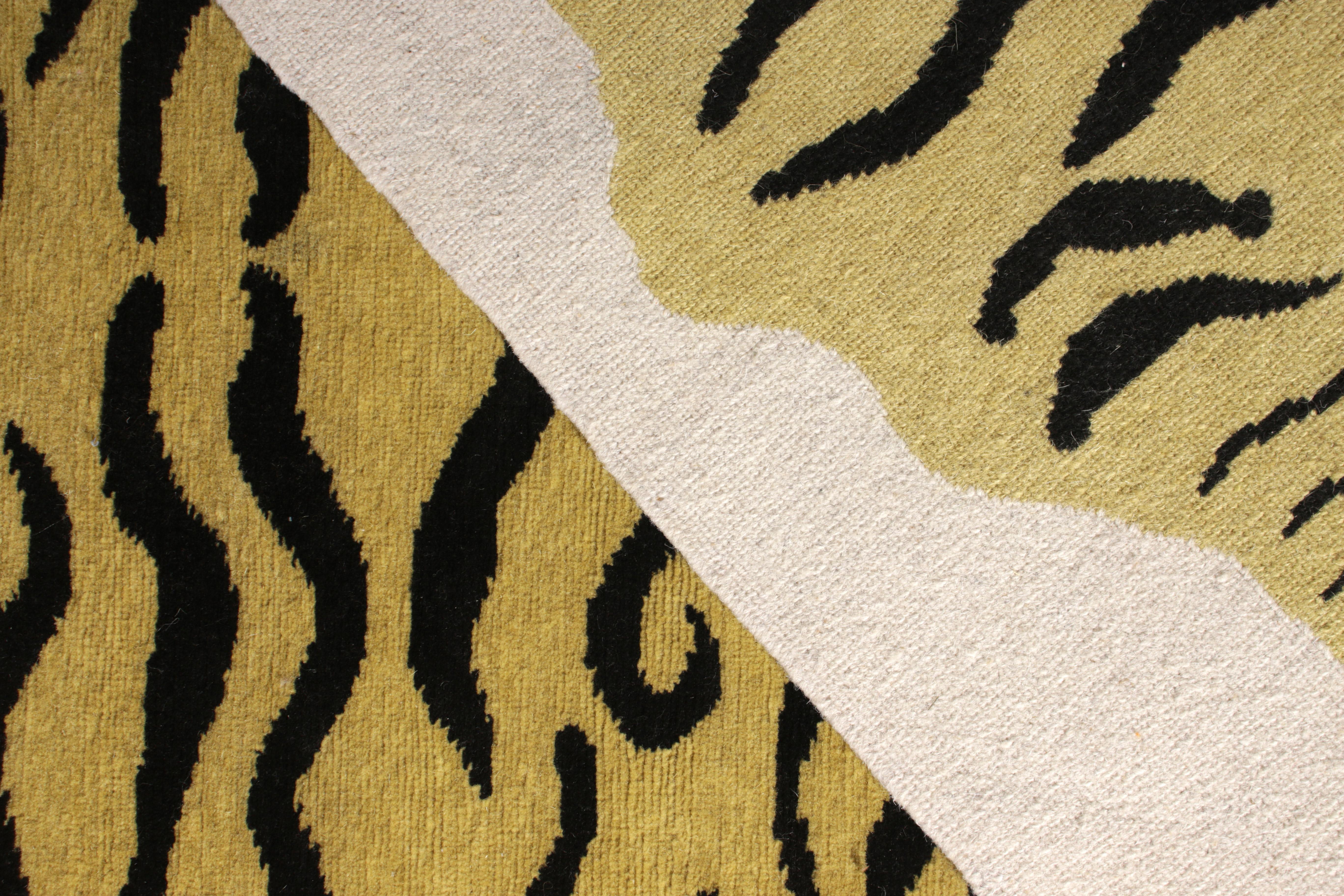 Alfombra anudada a mano Rug & Kilim's Tigre con dibujo dorado negro y beige en Nuevo estado para la venta en Long Island City, NY