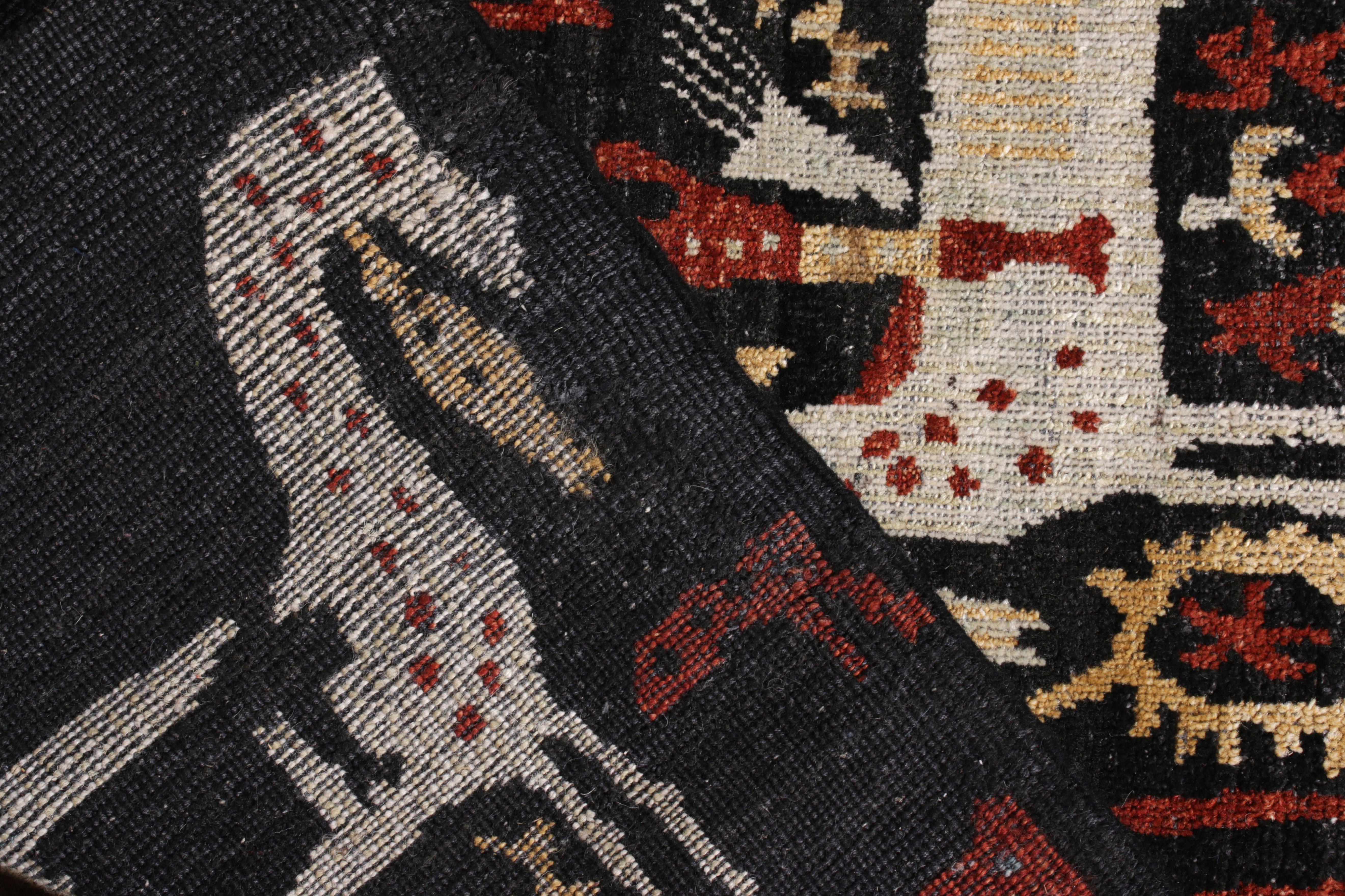 Noué à la main Tapis tribal noué à la main et tapis Kilim à motif géométrique noir et rouge en vente