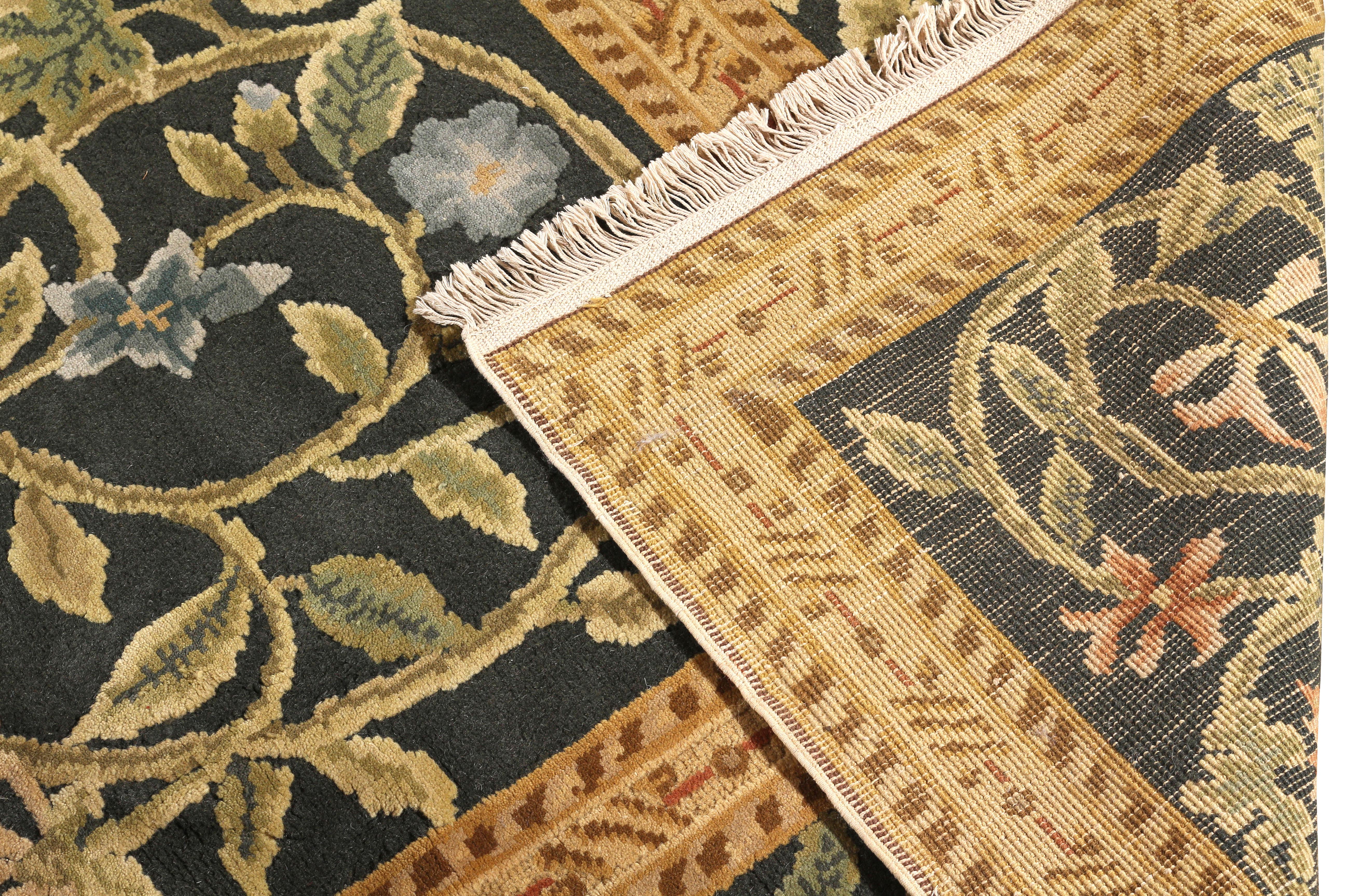 Art Déco Rug & Kilim: Tappeto in stile Tudor annodato a mano Beige Verde Classico Motivo Floreale in vendita