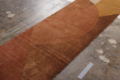 Handgeknüpfter, moderner Läufer aus Wolle und Seide von Rug & Kilim in Braun mit geometrischem Muster