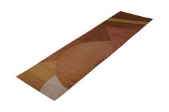 Rug & Kilim's Hand-Knotted Wool Silk Modern Runner in Brown - Geometric Design (tapis de course en laine et soie noués à la main)