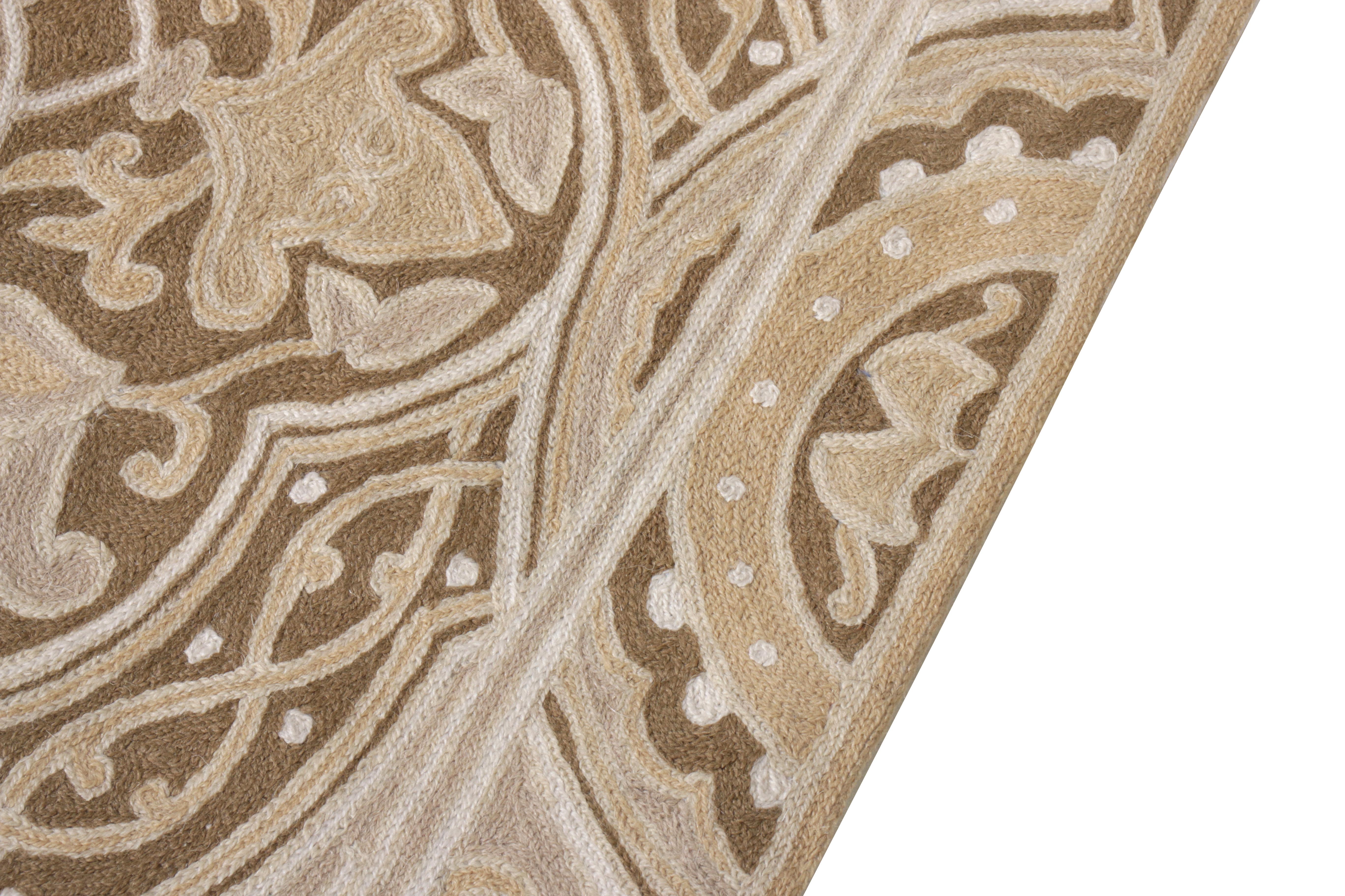 Alfombra de punto de cadeneta hecha a mano por Rug & Kilim, Beige, Marrón Patrón geométrico Anudado a mano en venta