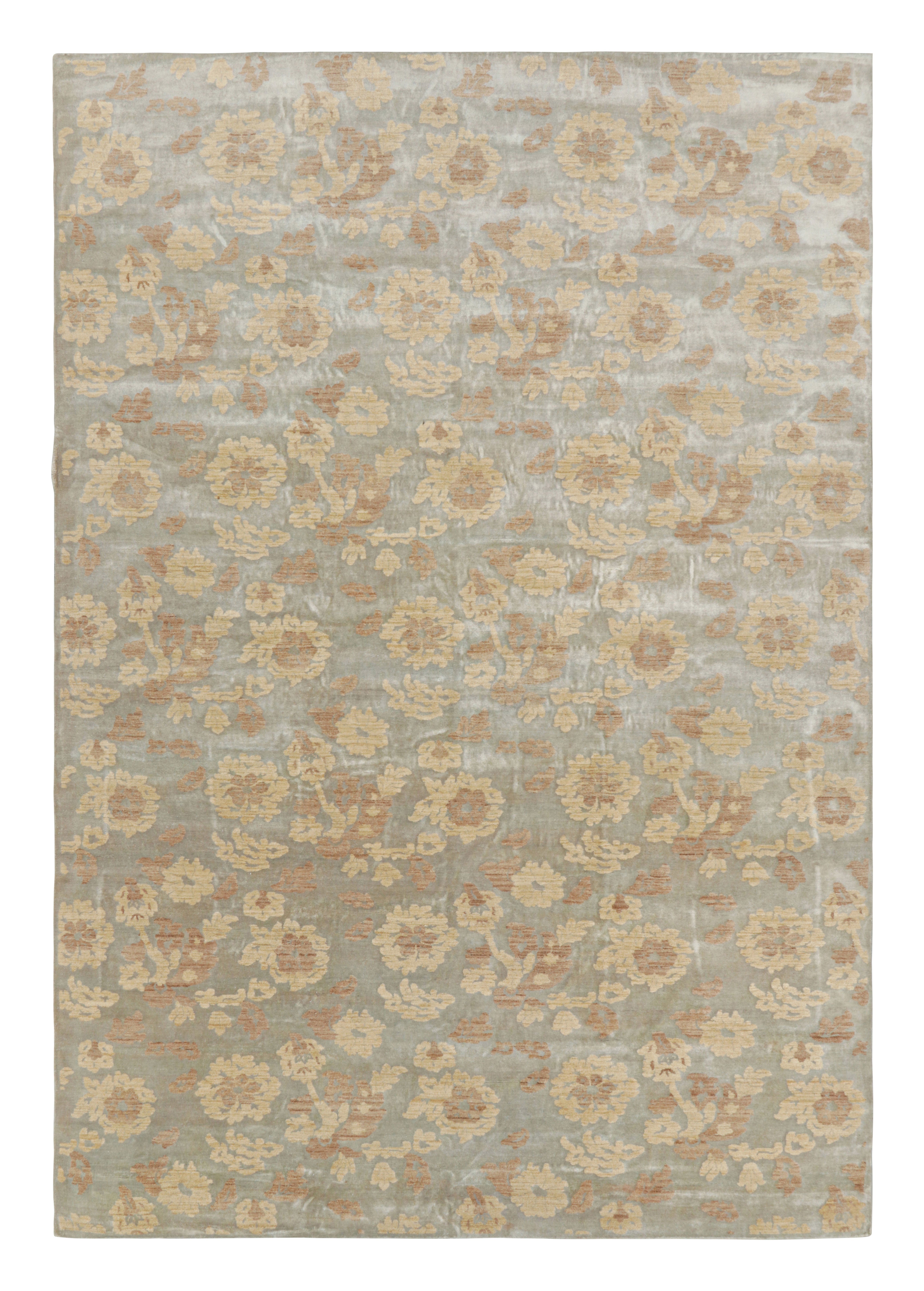 Handgefertigter Contemporary-Teppich von Rug & Kilim in Beige Brown mit Blumenmuster