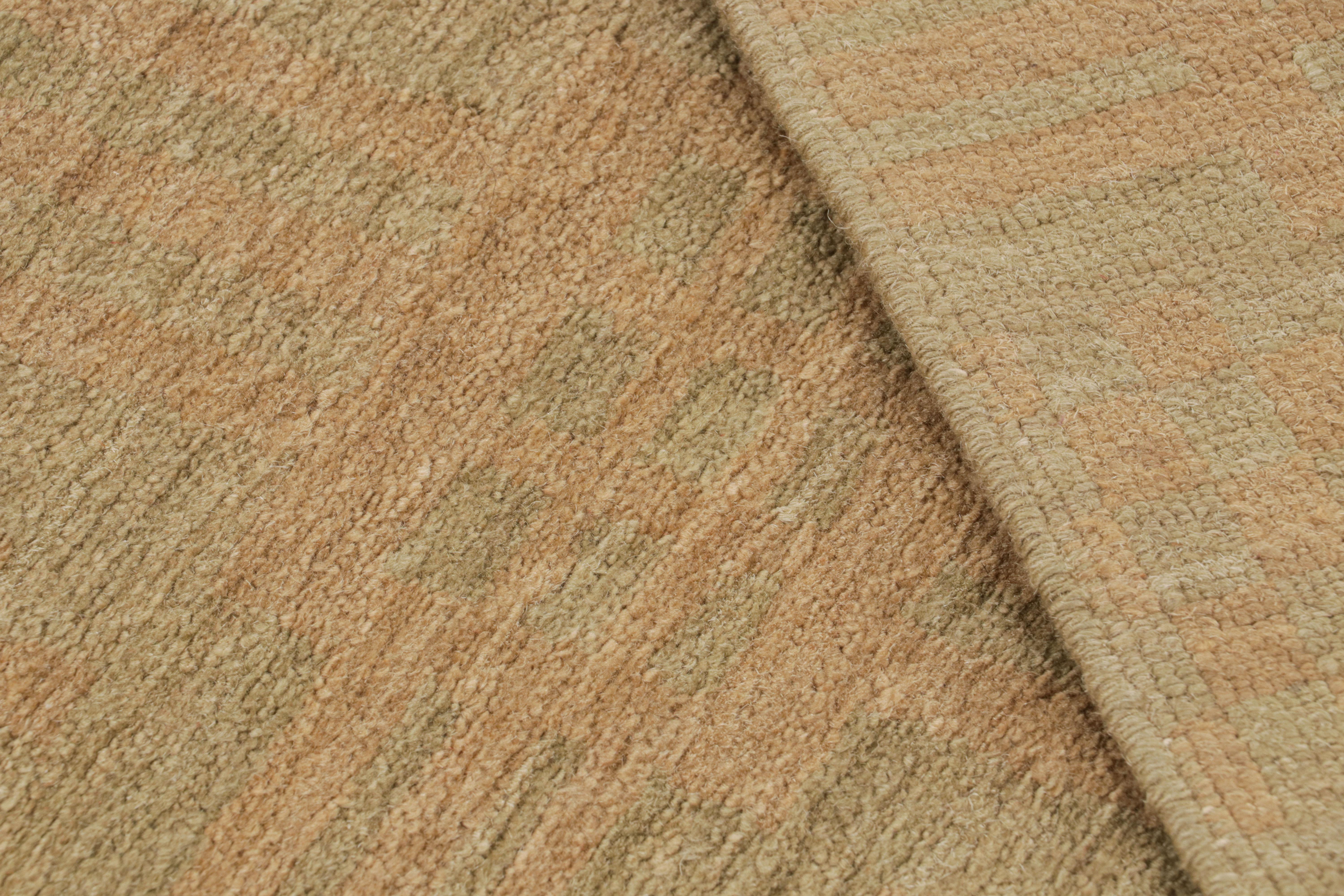 XXI secolo e contemporaneo Rug & Kilim - Tappeto contemporaneo fatto a mano con motivi geometrici verdi e marroni in vendita